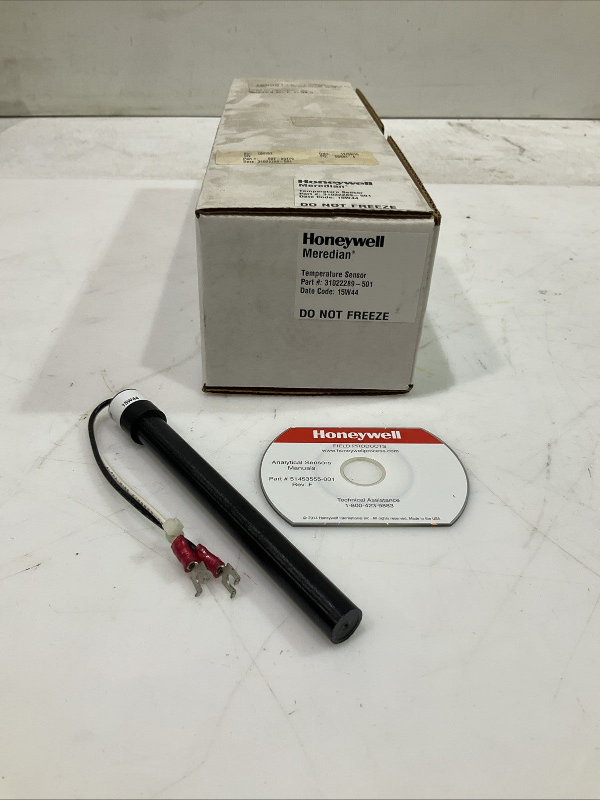 HONEYWELL 31022289-501 TEMPERATURE SENSOR 002-00479 555