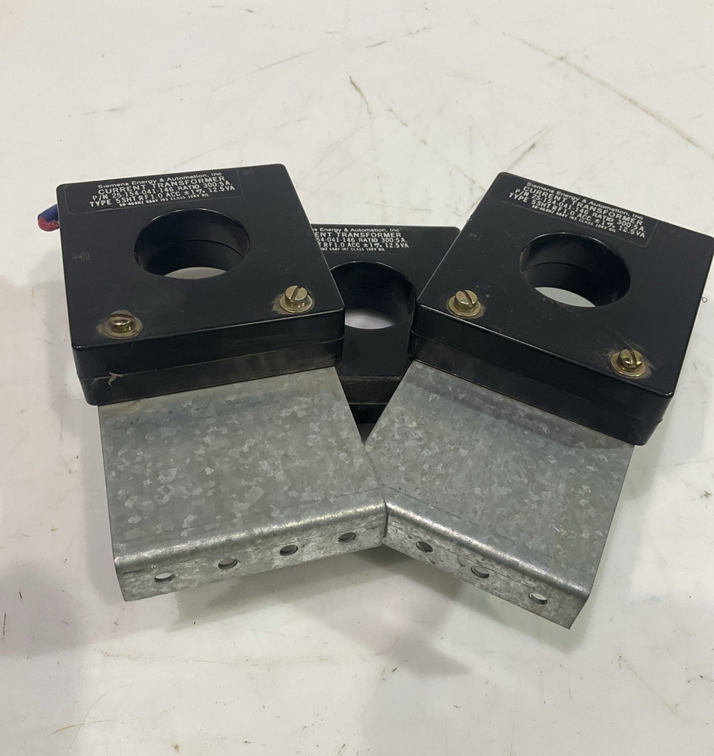 SIEMENS 25-154-041-146 CURRENT TRANSFORMER CIRCUIT BREAKER 300.5 F2M LOT OF 3