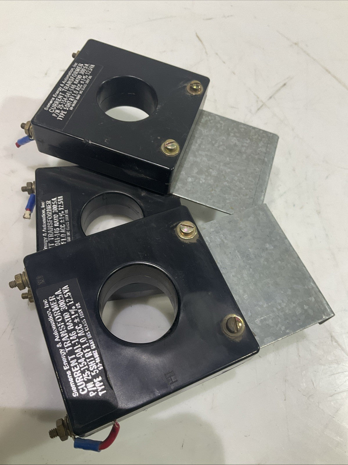 SIEMENS 25-154-041-146 CURRENT TRANSFORMER CIRCUIT BREAKER 300.5 F2M LOT OF 3