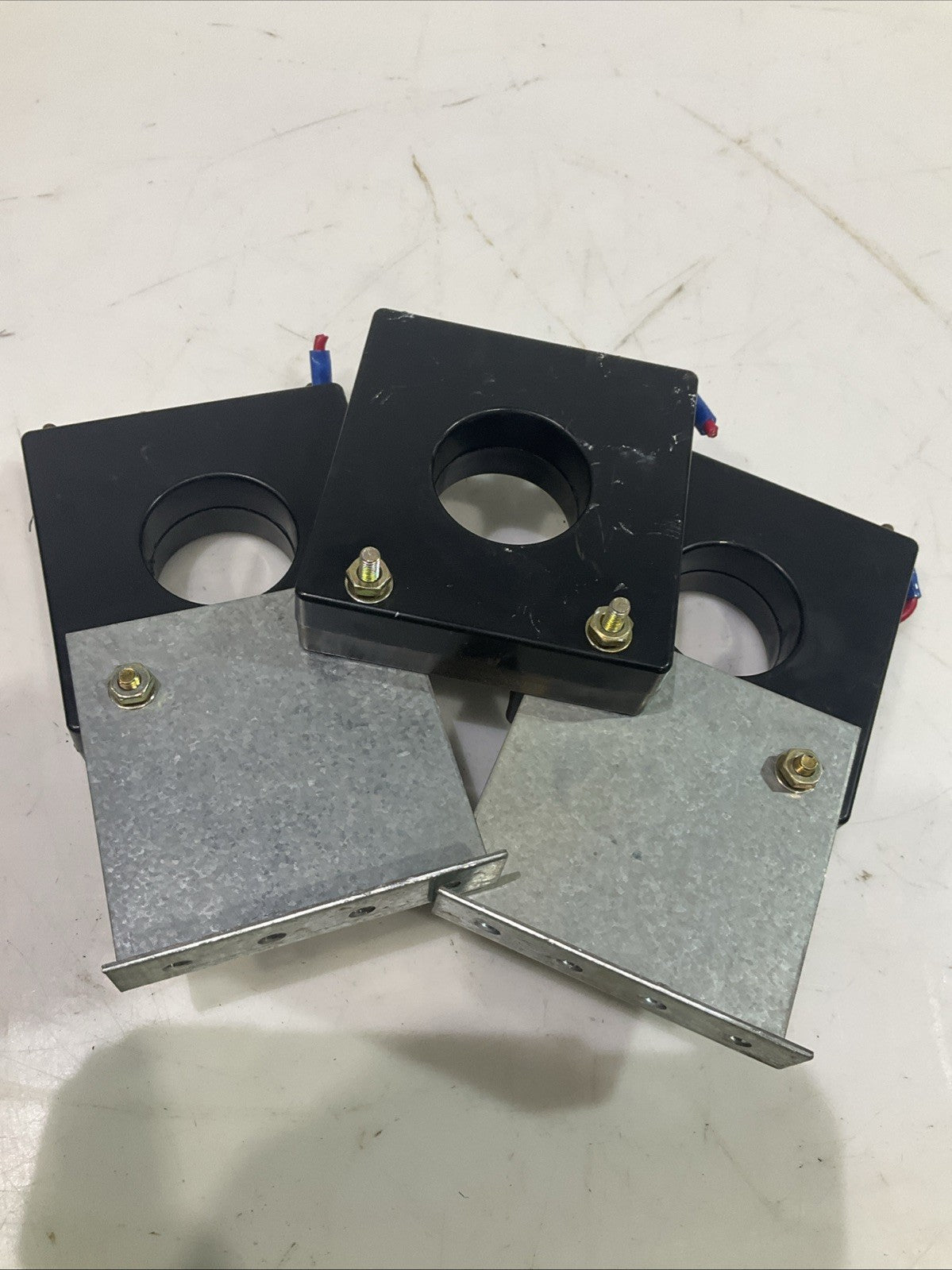 SIEMENS 25-154-041-146 CURRENT TRANSFORMER CIRCUIT BREAKER 300.5 F2M LOT OF 3