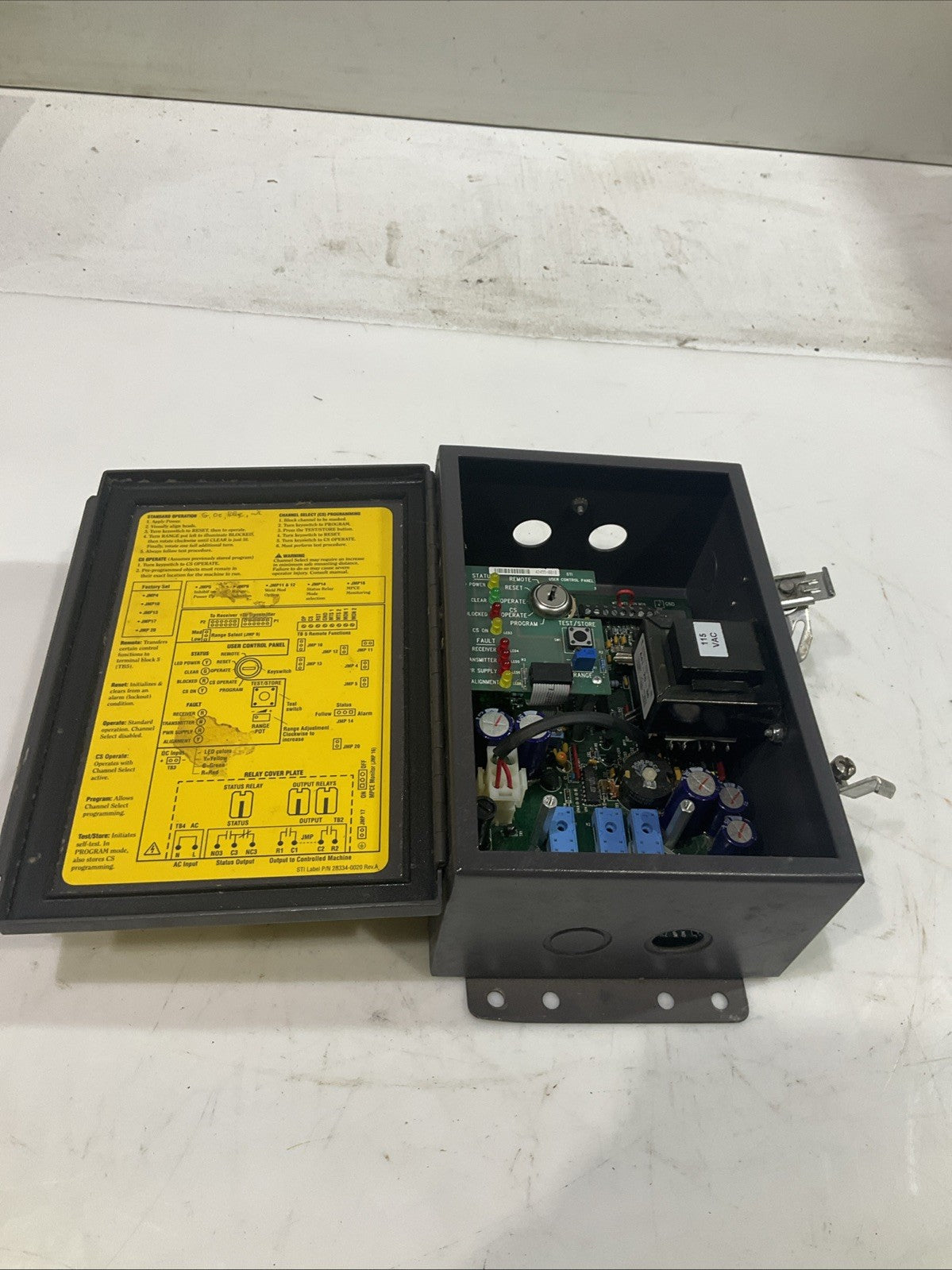 STI  MS432B2-AC1-15X-05R-U LIGHT CURTAIN CONTROLLER CIRCUIT BOARD BOX 115VAC Y2M