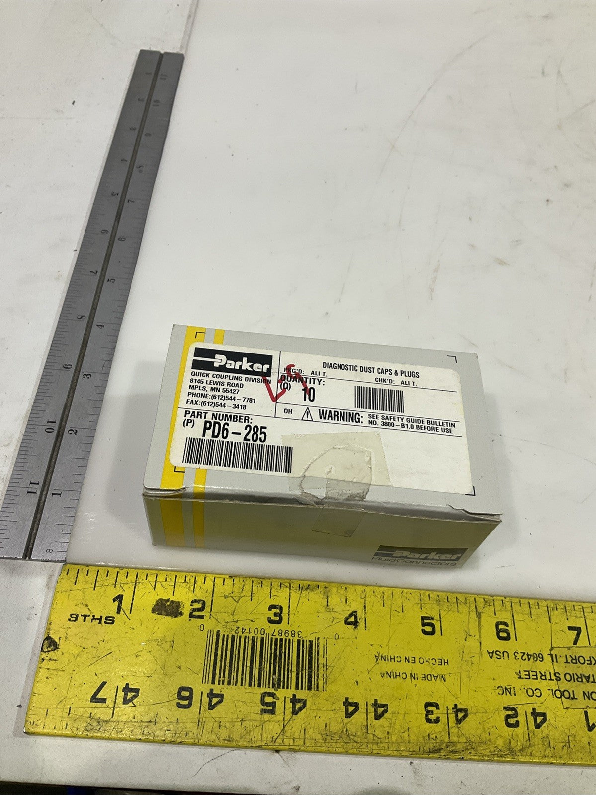 PARKER   PD6-285   QUICK  1/8  BODY DUST CUP DIVISION  LOT OF 10  Y2M