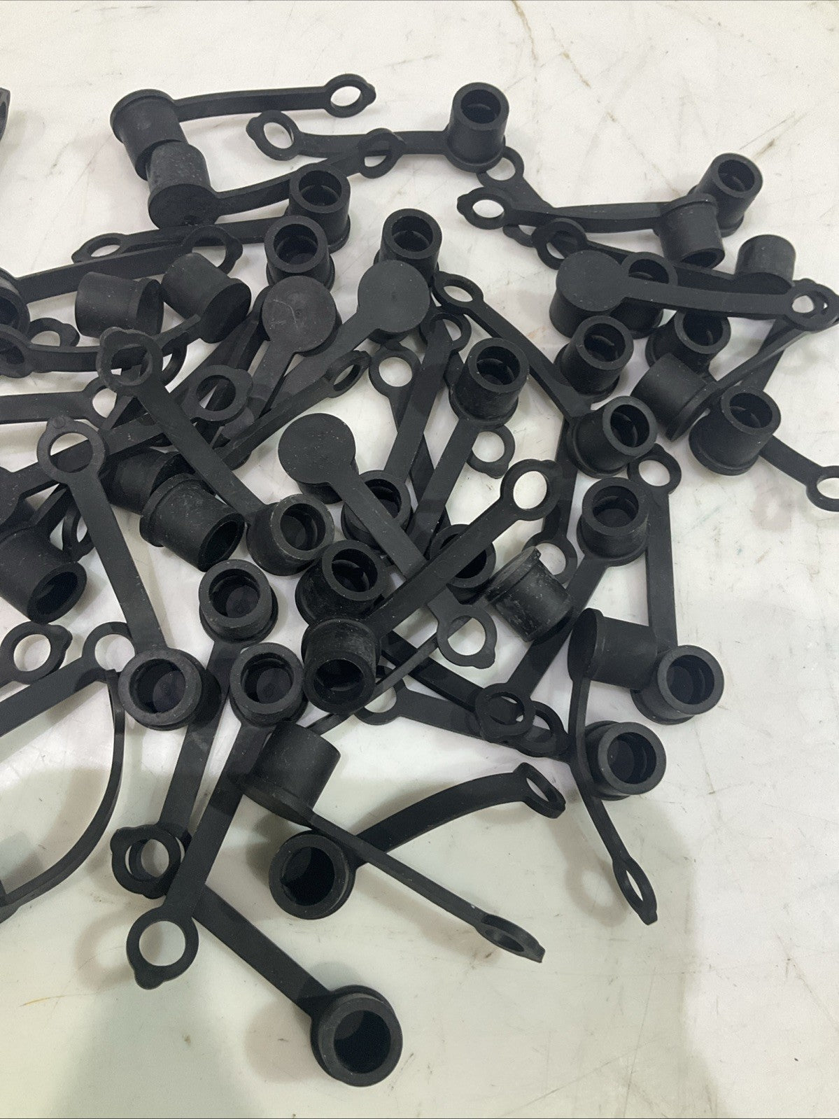 PARKER  PD6-285  QUICK  1/8 BODY  DUST CUP DIVISION  LOT OF 50   Y2M