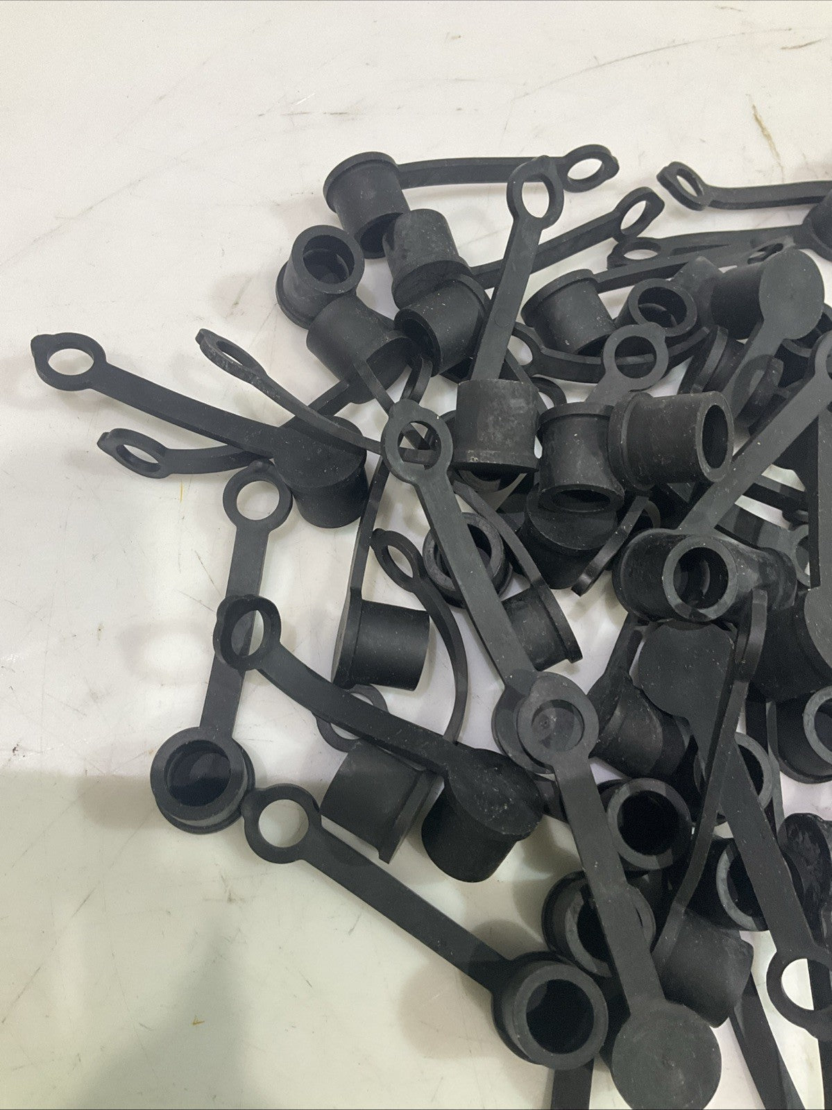 PARKER  PD6-285  QUICK  1/8 BODY  DUST CUP DIVISION  LOT OF 50   Y2M