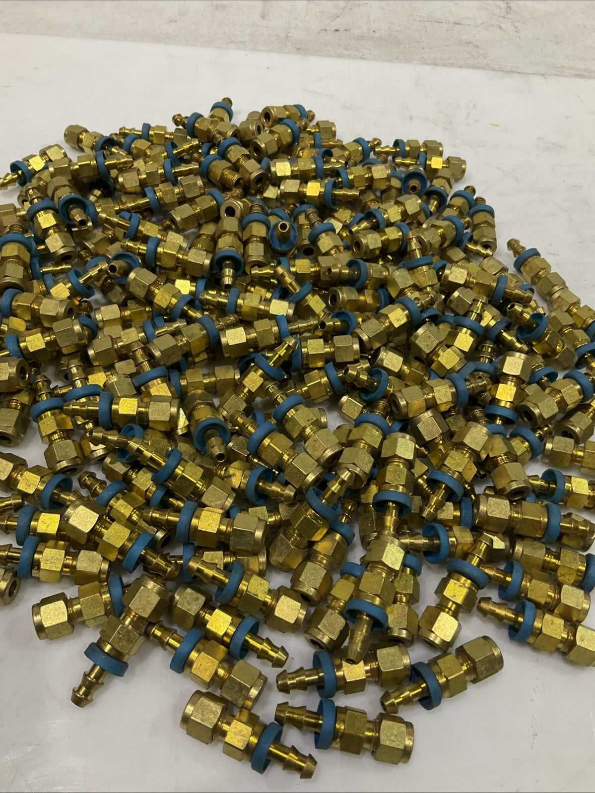 SWAGELOK B-PB6-PM4  PUSH ON HOSE FITTING LOT OF 220   R5T