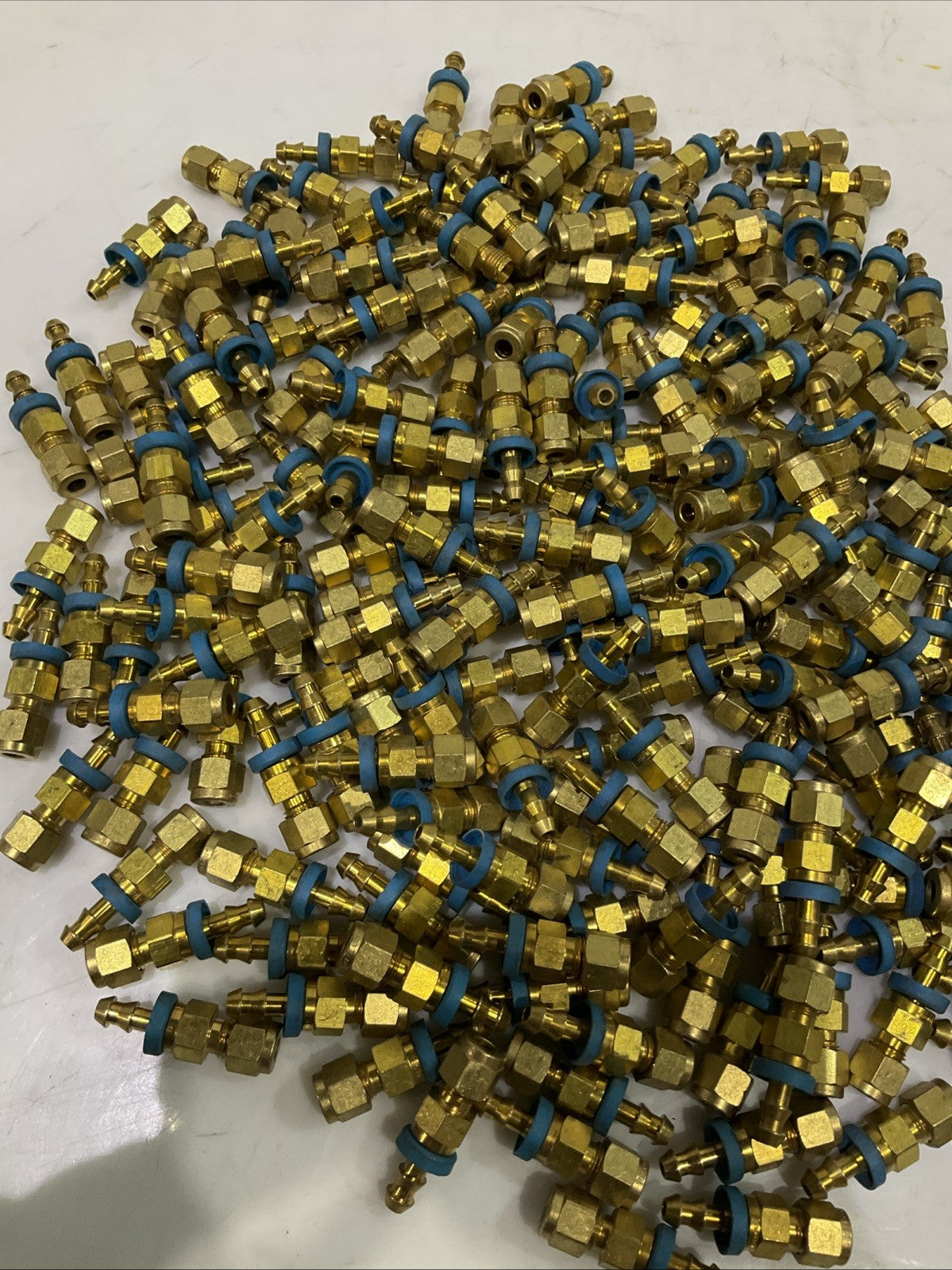 SWAGELOK B-PB6-PM4  PUSH ON HOSE FITTING LOT OF 220   R5T