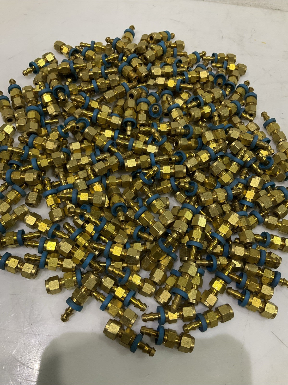 SWAGELOK B-PB6-PM4  PUSH ON HOSE FITTING LOT OF 220   R5T