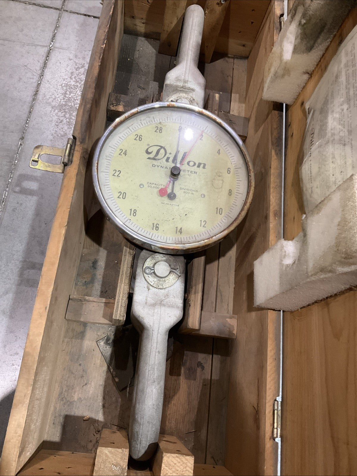 DILLON-DYNAMOMETER  3.277.705.  CAPACITY  30,000LB. DIVISIONS 200LB  R5T