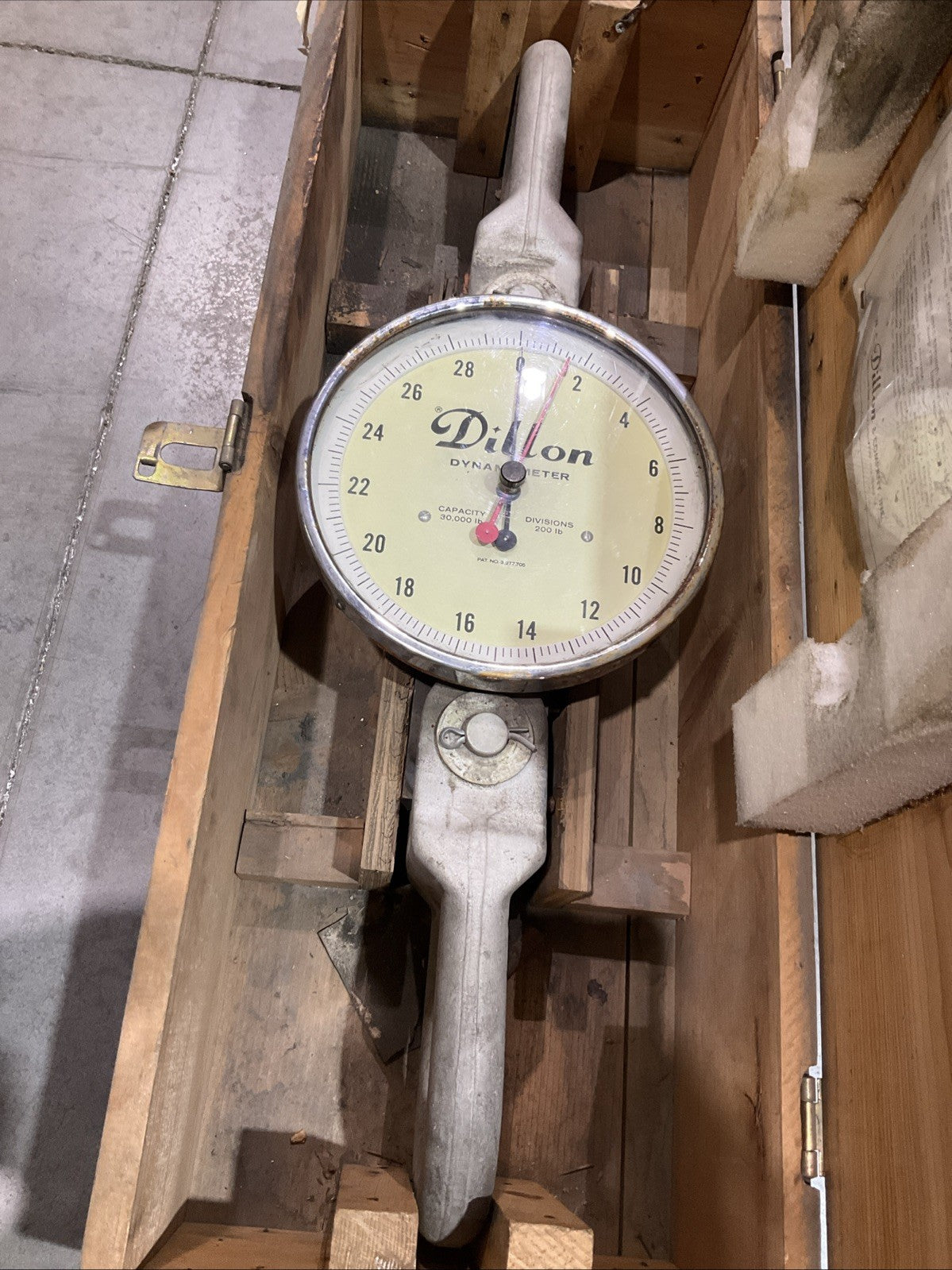 DILLON-DYNAMOMETER  3.277.705.  CAPACITY  30,000LB. DIVISIONS 200LB  R5T