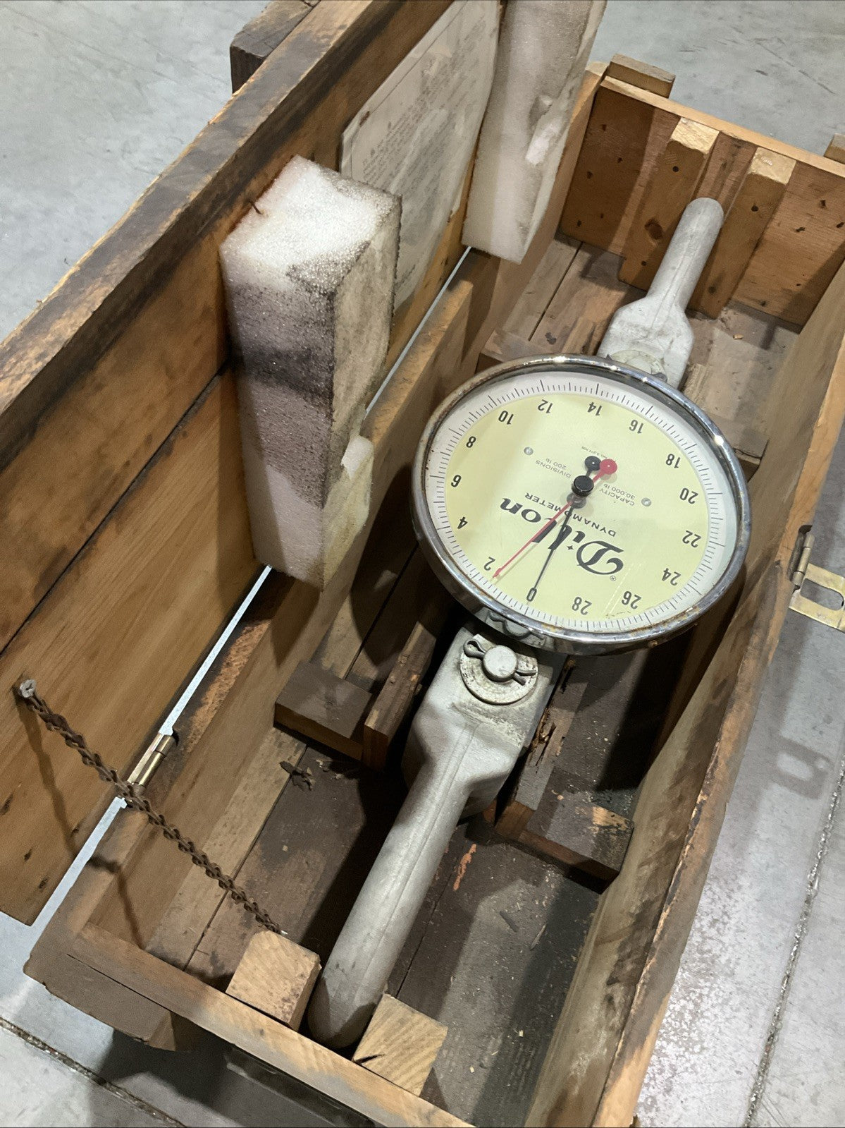 DILLON-DYNAMOMETER  3.277.705.  CAPACITY  30,000LB. DIVISIONS 200LB  R5T