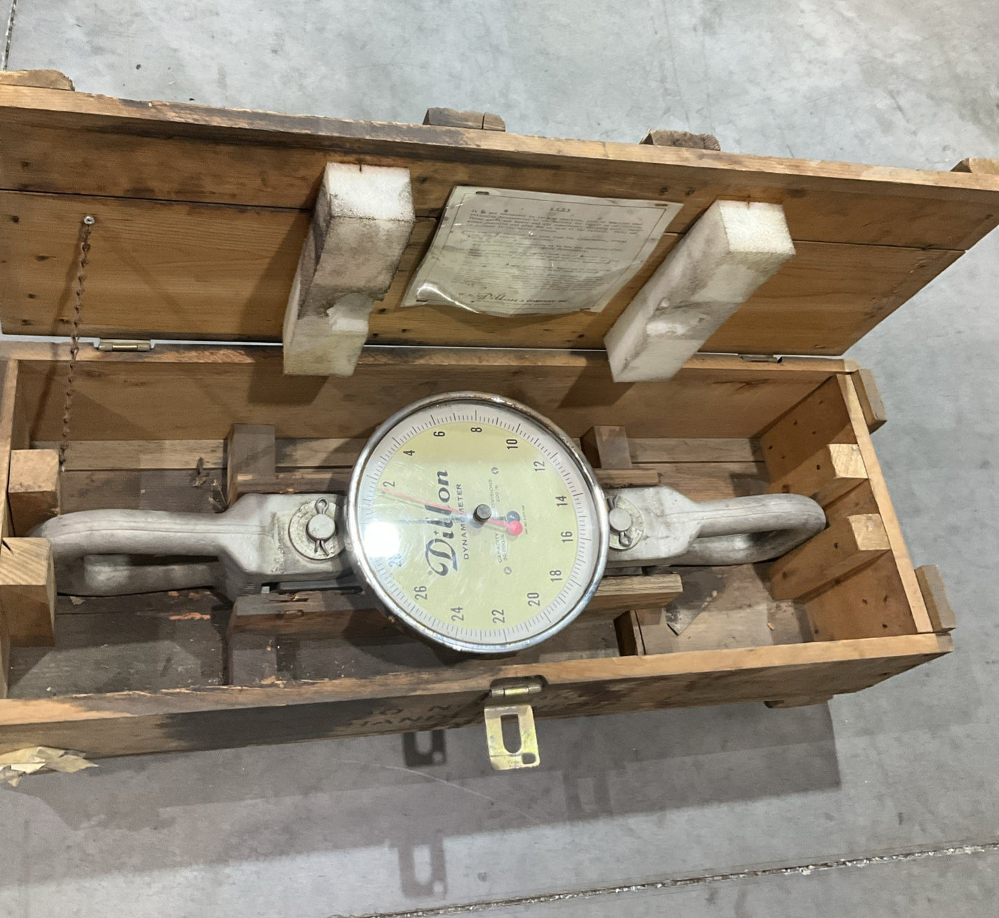 DILLON-DYNAMOMETER  3.277.705.  CAPACITY  30,000LB. DIVISIONS 200LB  R5T