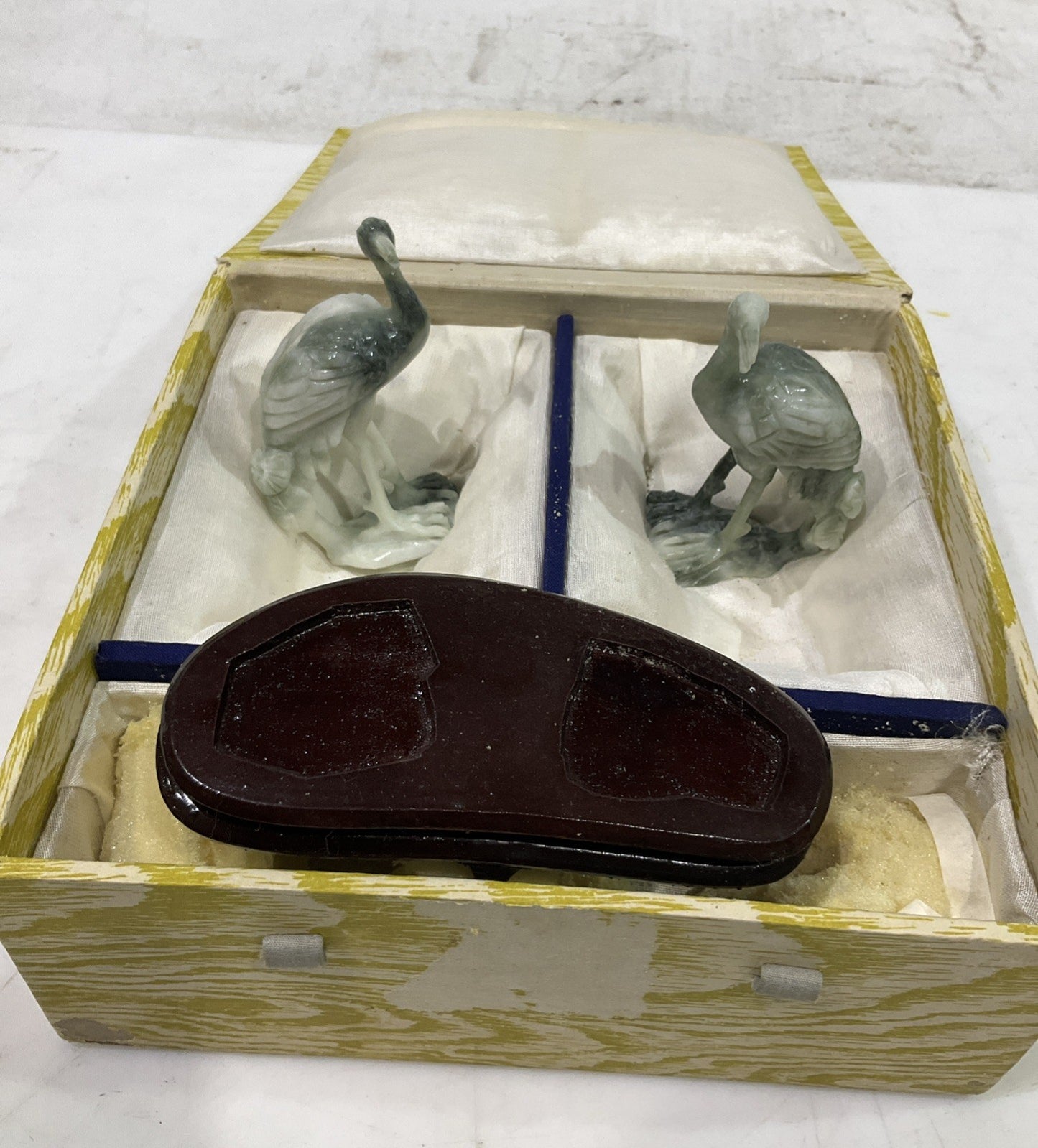UNBRANDED 1009801 HAND-CARVED STONE BIRDS FIGURED CRANES CARVED WOODEN STAND Q9W