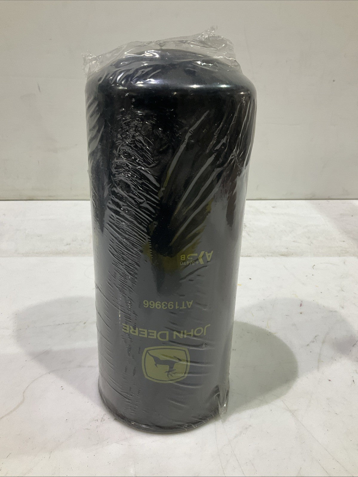 JOHN DEERE   AT193966  HYDRAULIC OIL  FILTER  LOT OF 2  Q9W