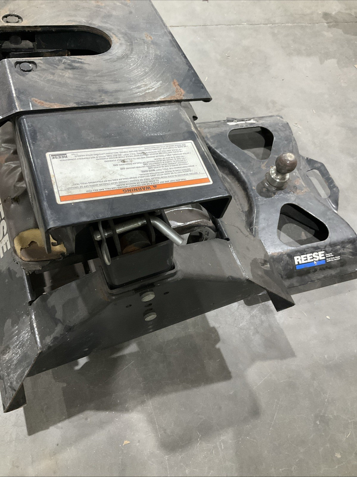 REESE  30033  FIFTH WHEEL  WITH  TRAILER HITCH  RECEIVER  22,000LB  CAPACITY