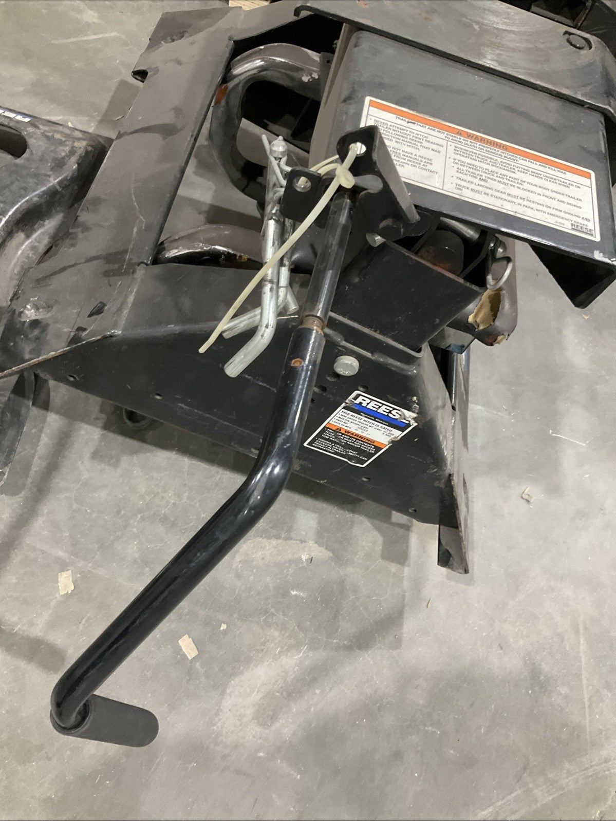 REESE  30033  FIFTH WHEEL  WITH  TRAILER HITCH  RECEIVER  22,000LB  CAPACITY