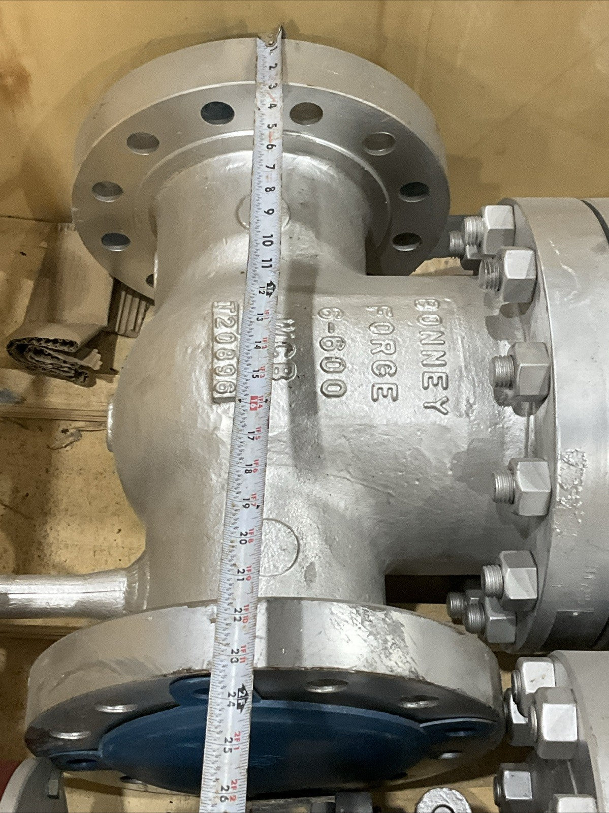 BONNEY FORGE 6" 600LB GATE VALVE RF CS  WCB