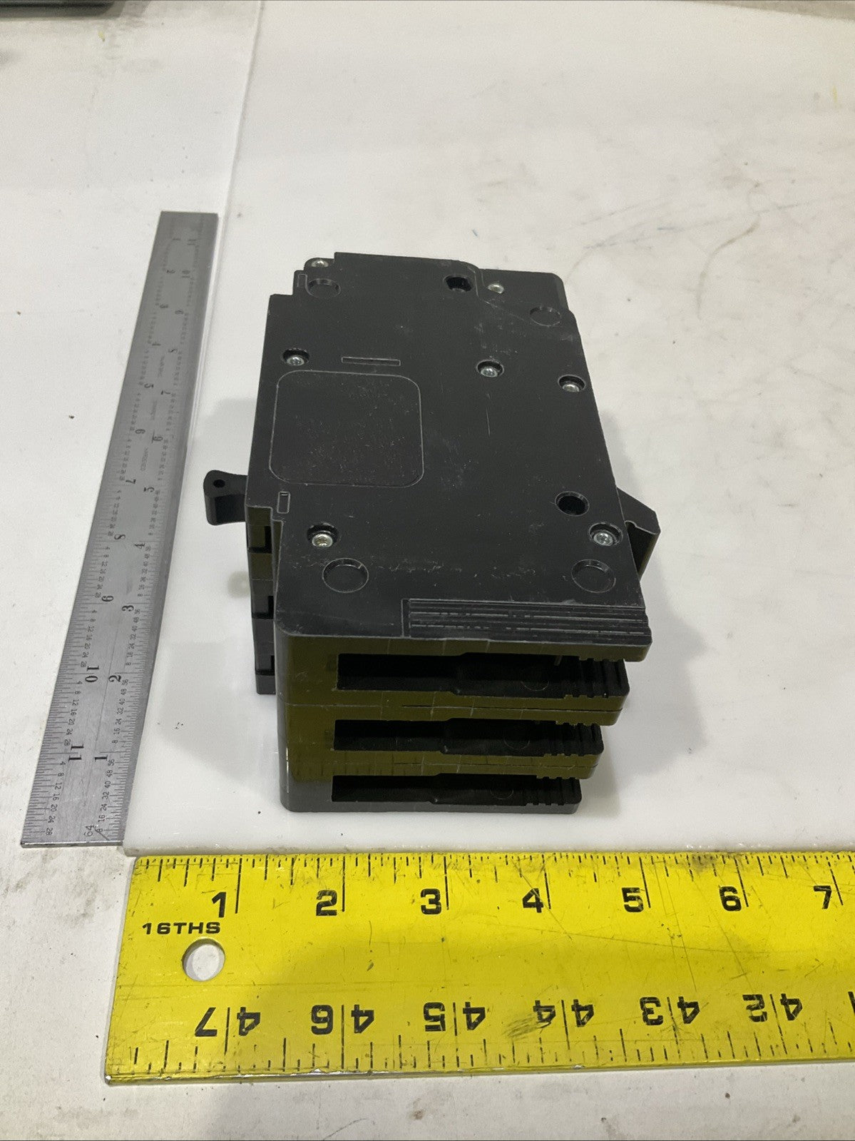 SQUARED D   EDB34020  20A  3POLE  CIRCUIT BREAKER  480Y/ 277V 50/60HZ   H5P