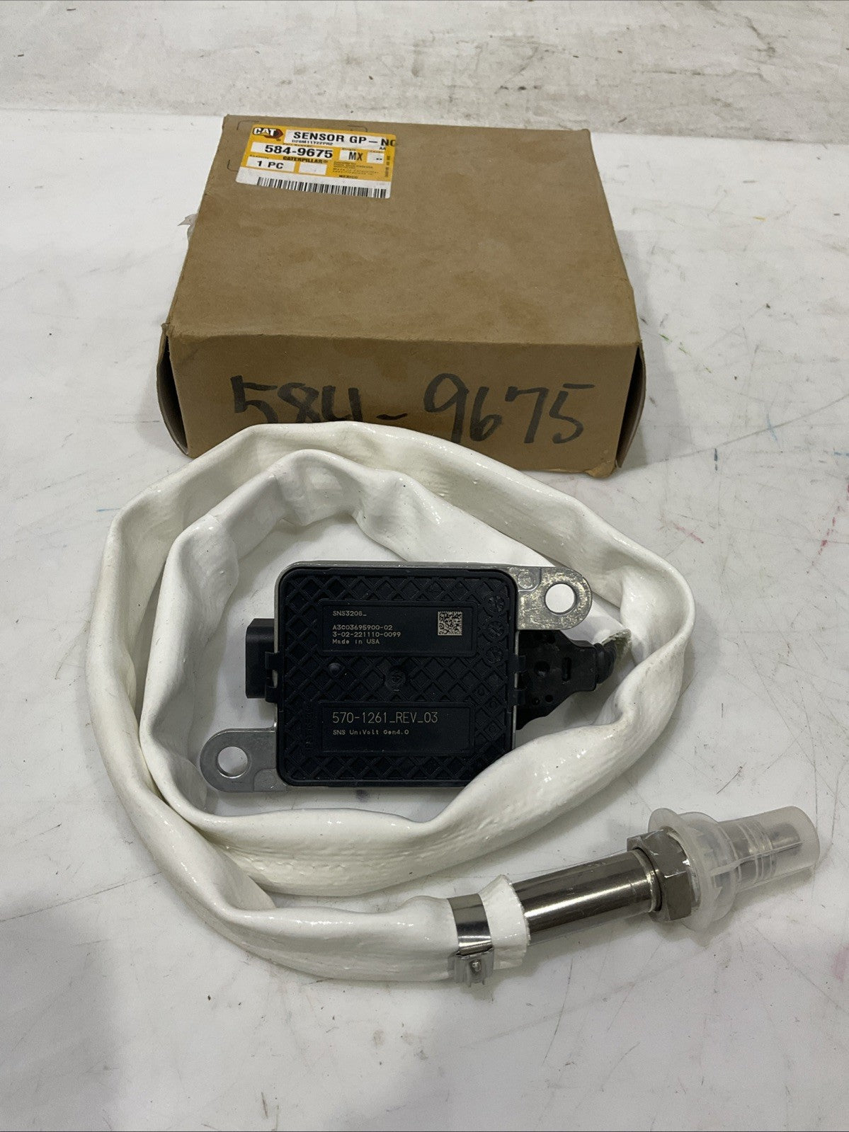 CAT-CATERPILLAR  584-9675    24 VOLT  NITROGEN  OXIDE EXHAUST SENSOR  J5A7