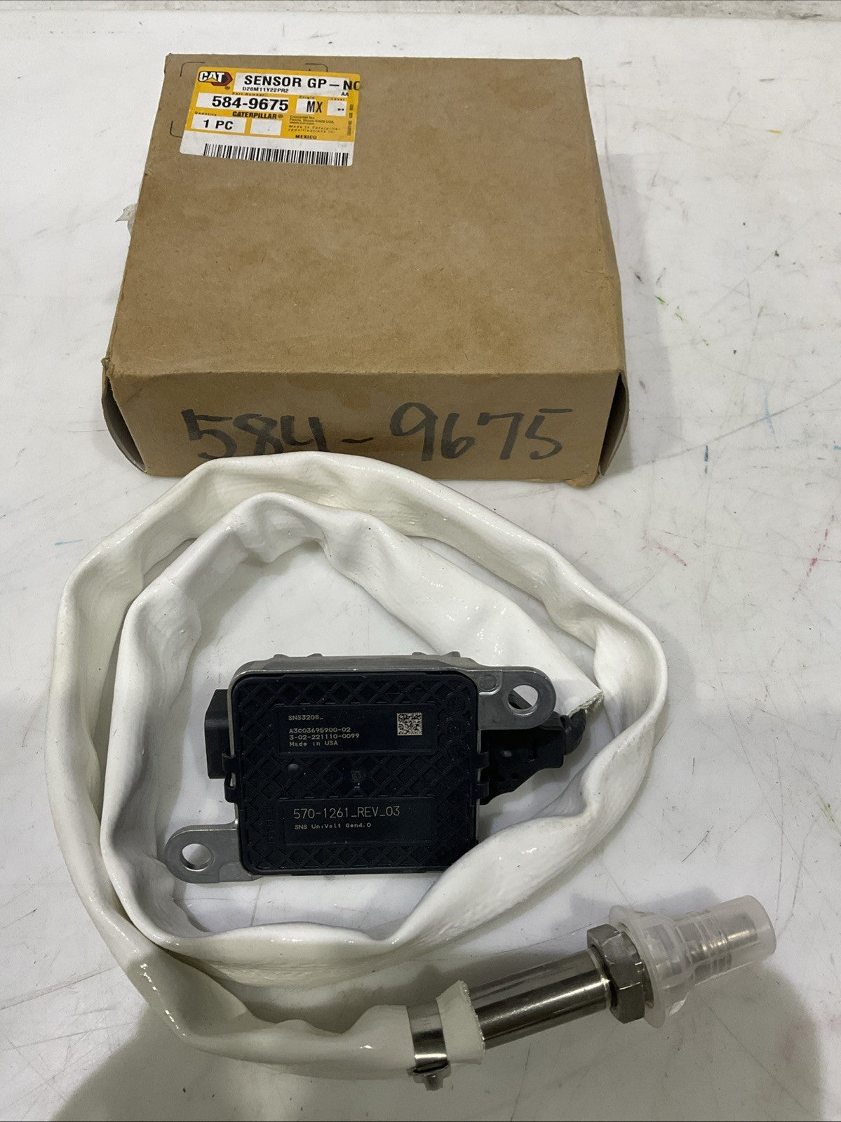 CAT-CATERPILLAR  584-9675    24 VOLT  NITROGEN  OXIDE EXHAUST SENSOR  J5A7