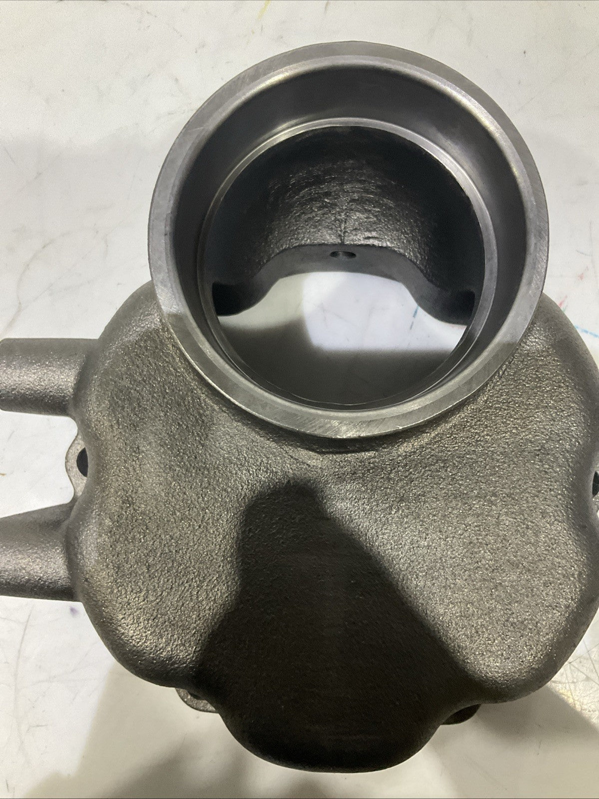 CAT  285-9361  ENGINE OIL COOLER  INLET BONNET  J5A7