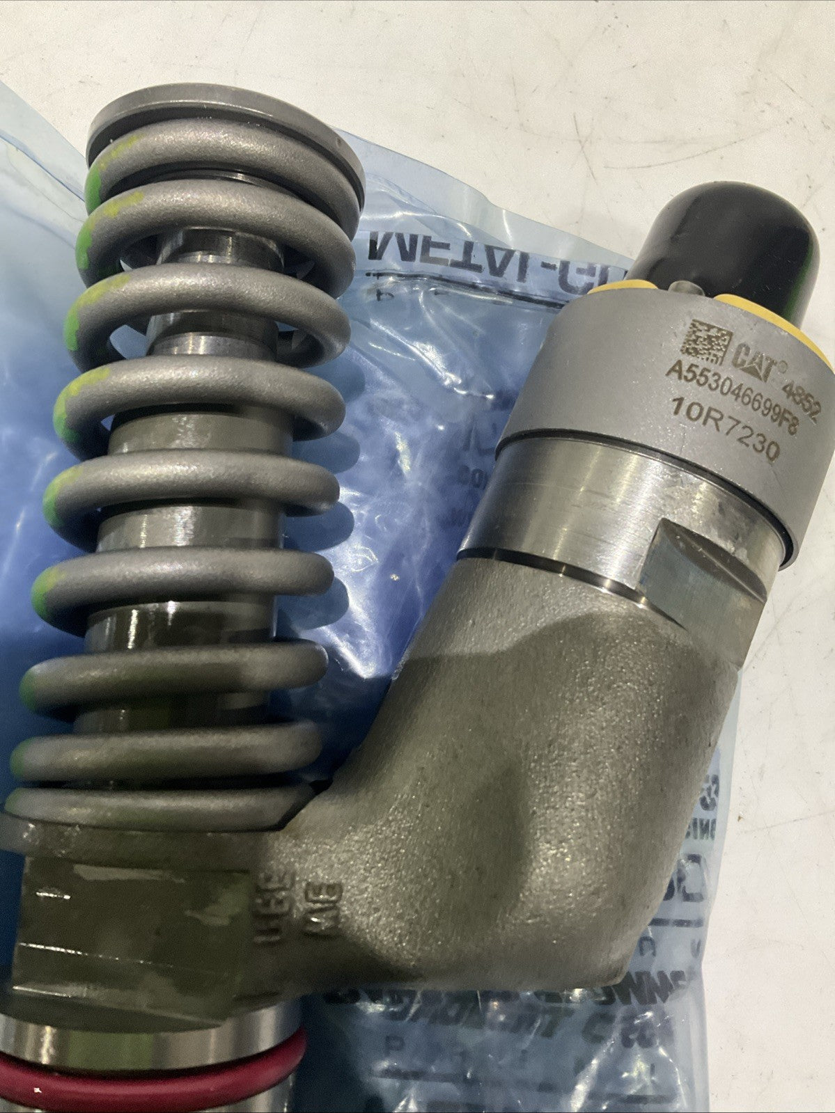CAT - CATERPILLAR   10R-7230  REMAN  FUEL  INJECTOR   J5A7