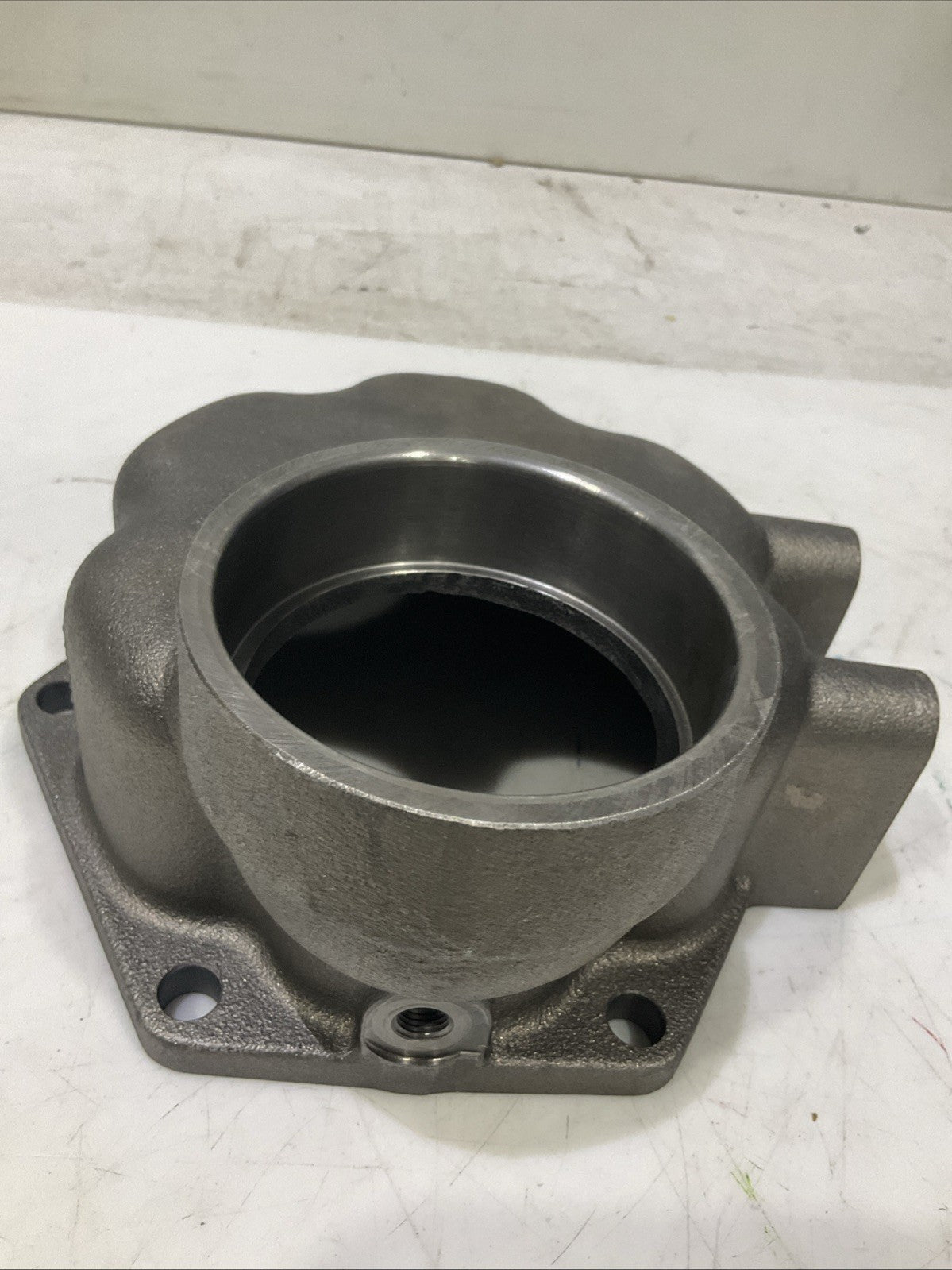 CAT  285-9361  ENGINE OIL COOLER  INLET BONNET  J5A7