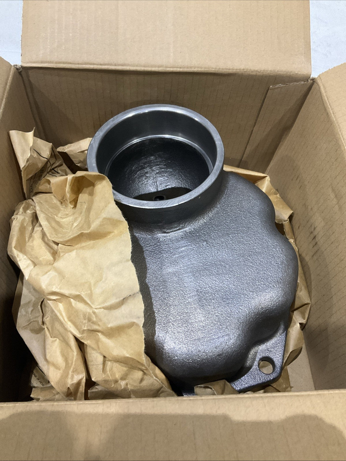 CAT  285-9361  ENGINE OIL COOLER  INLET BONNET  J5A7