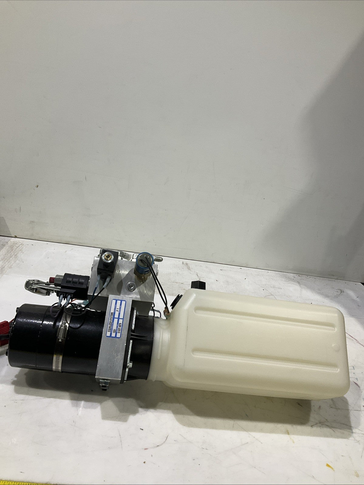 WOMACK  S103T-4979  UNIDIRECTIONAL  LEVELING  PUMP   J5A7