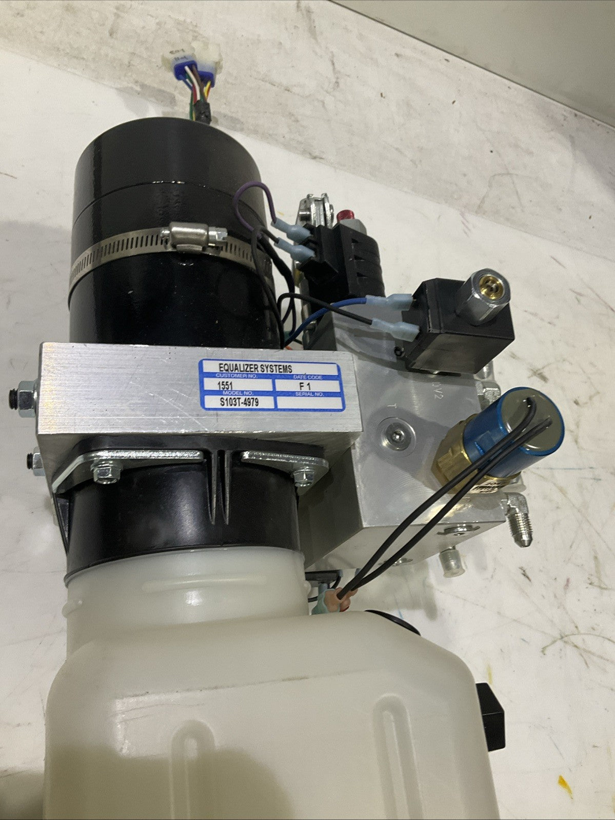WOMACK  S103T-4979  UNIDIRECTIONAL  LEVELING  PUMP   J5A7