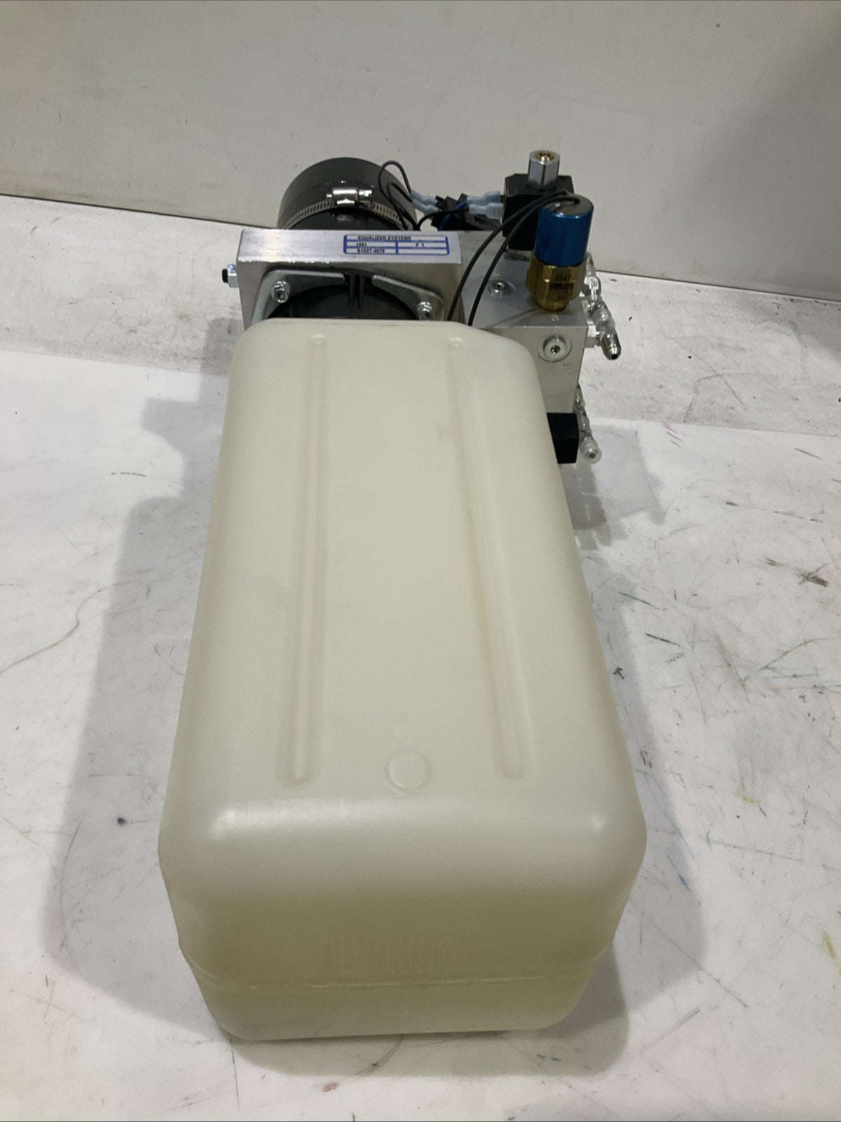 WOMACK  S103T-4979  UNIDIRECTIONAL  LEVELING  PUMP   J5A7