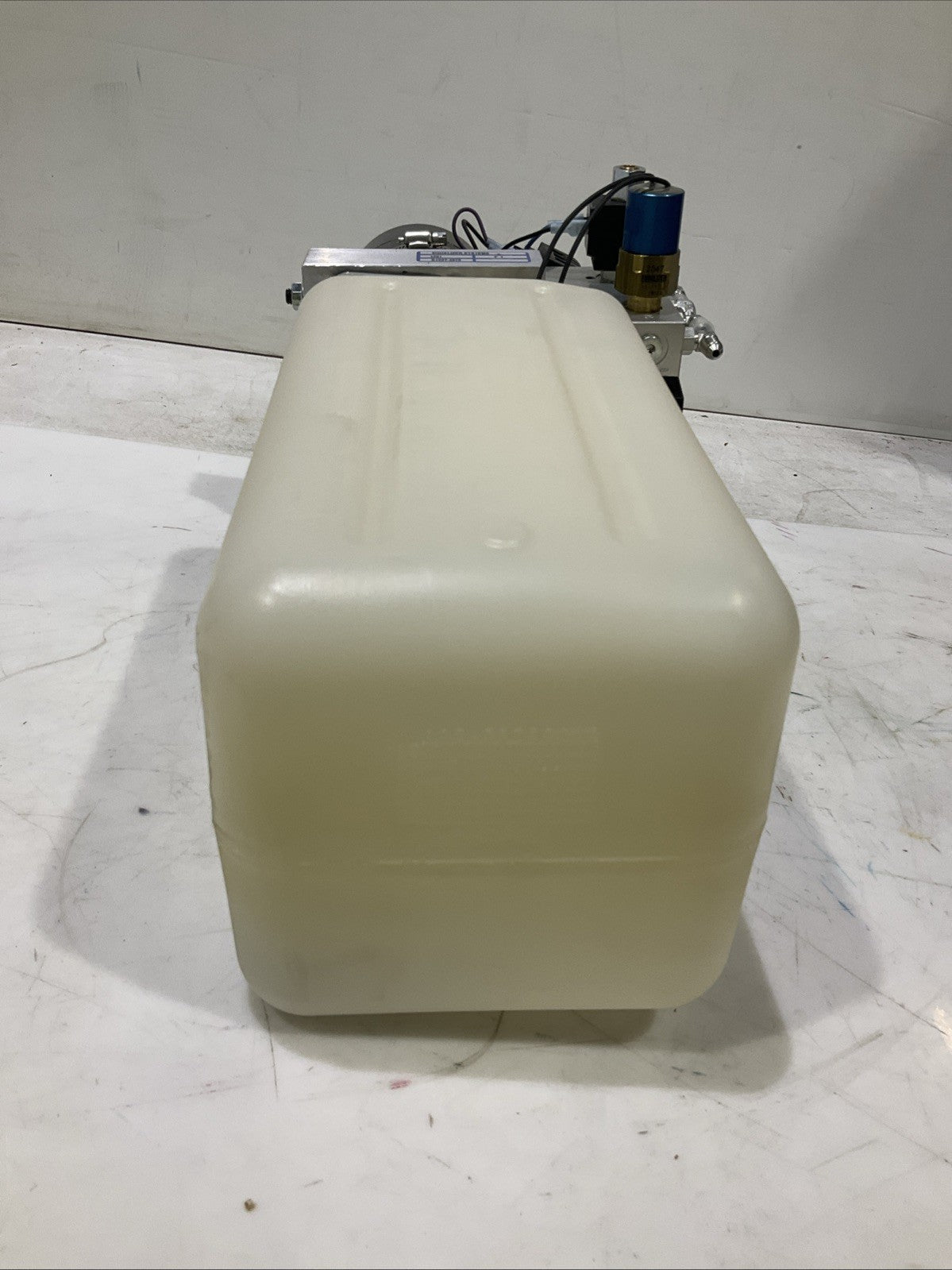 WOMACK  S103T-4979  UNIDIRECTIONAL  LEVELING  PUMP   J5A7