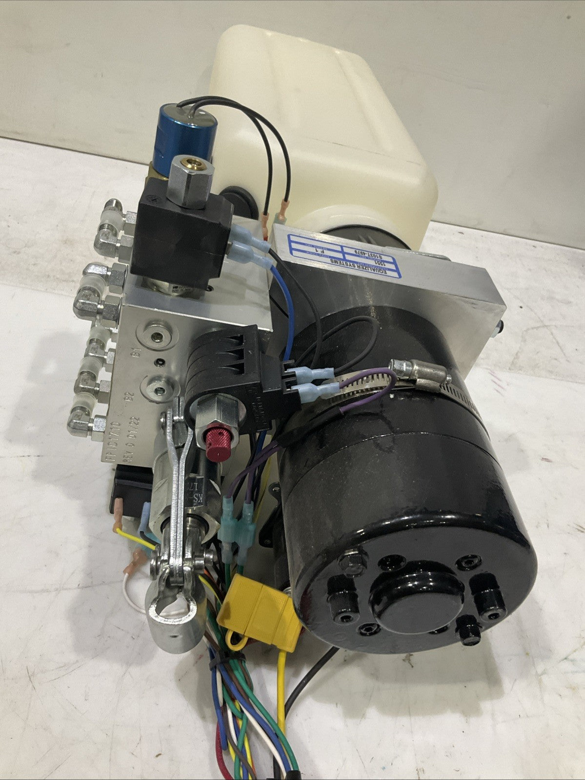 WOMACK  S103T-4979  UNIDIRECTIONAL  LEVELING  PUMP   J5A7