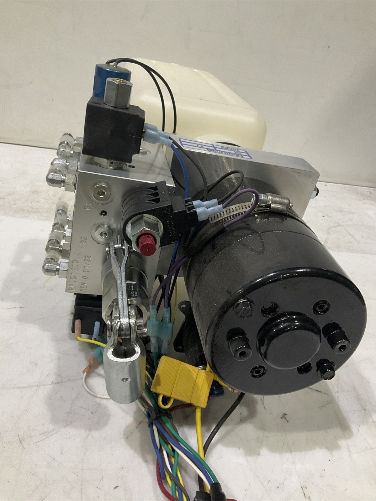 WOMACK  S103T-4979  UNIDIRECTIONAL  LEVELING  PUMP   J5A7