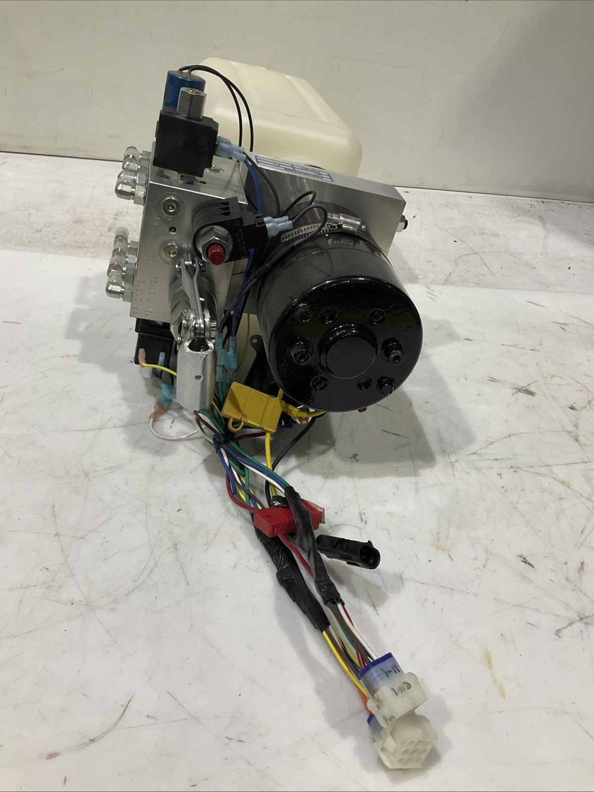 WOMACK  S103T-4979  UNIDIRECTIONAL  LEVELING  PUMP   J5A7