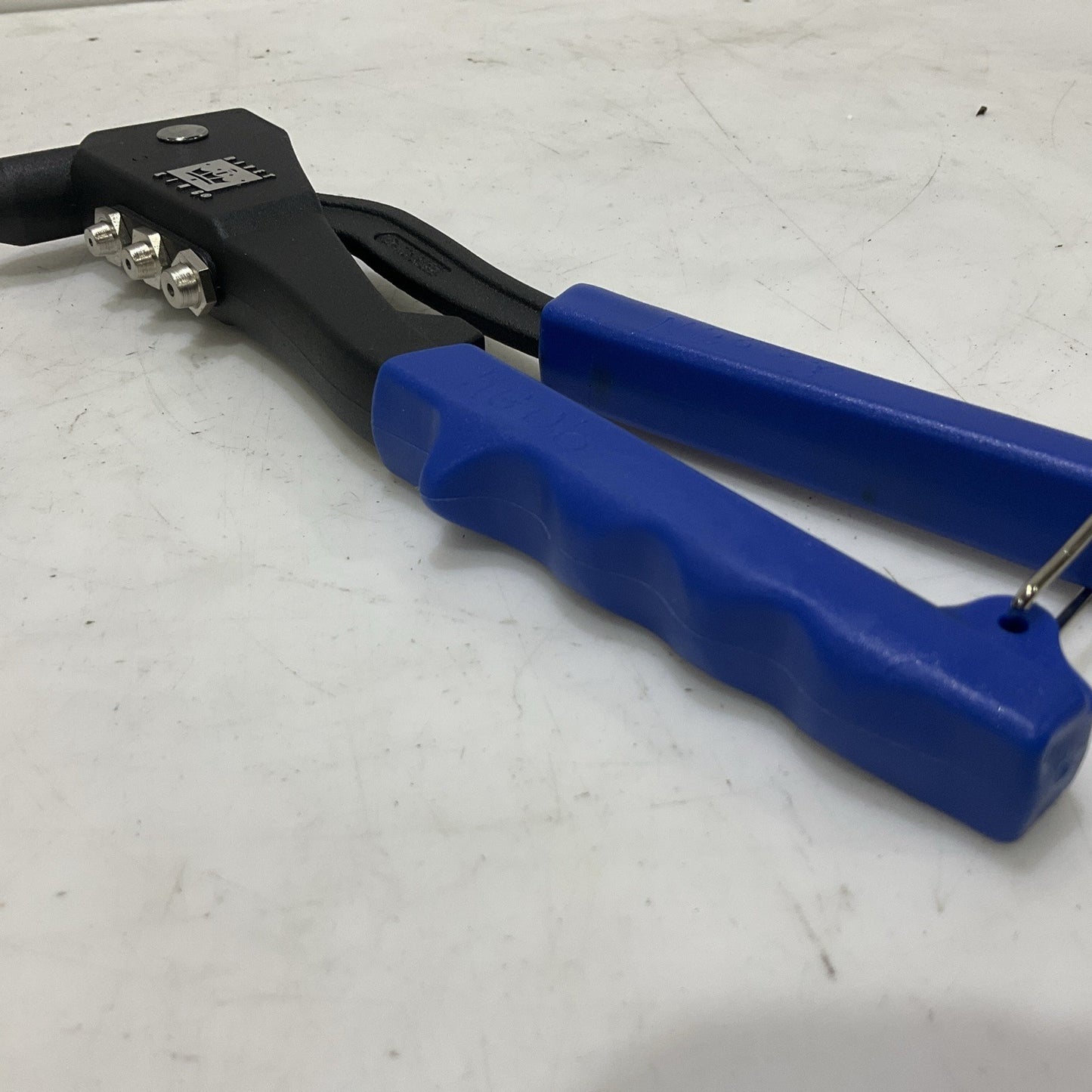 RIVET KING RK-20 RIVET GUN 3/16 IN MAX 1/4 IN NUT HAND 2 IN 1 COMB RIVET NUT T2M