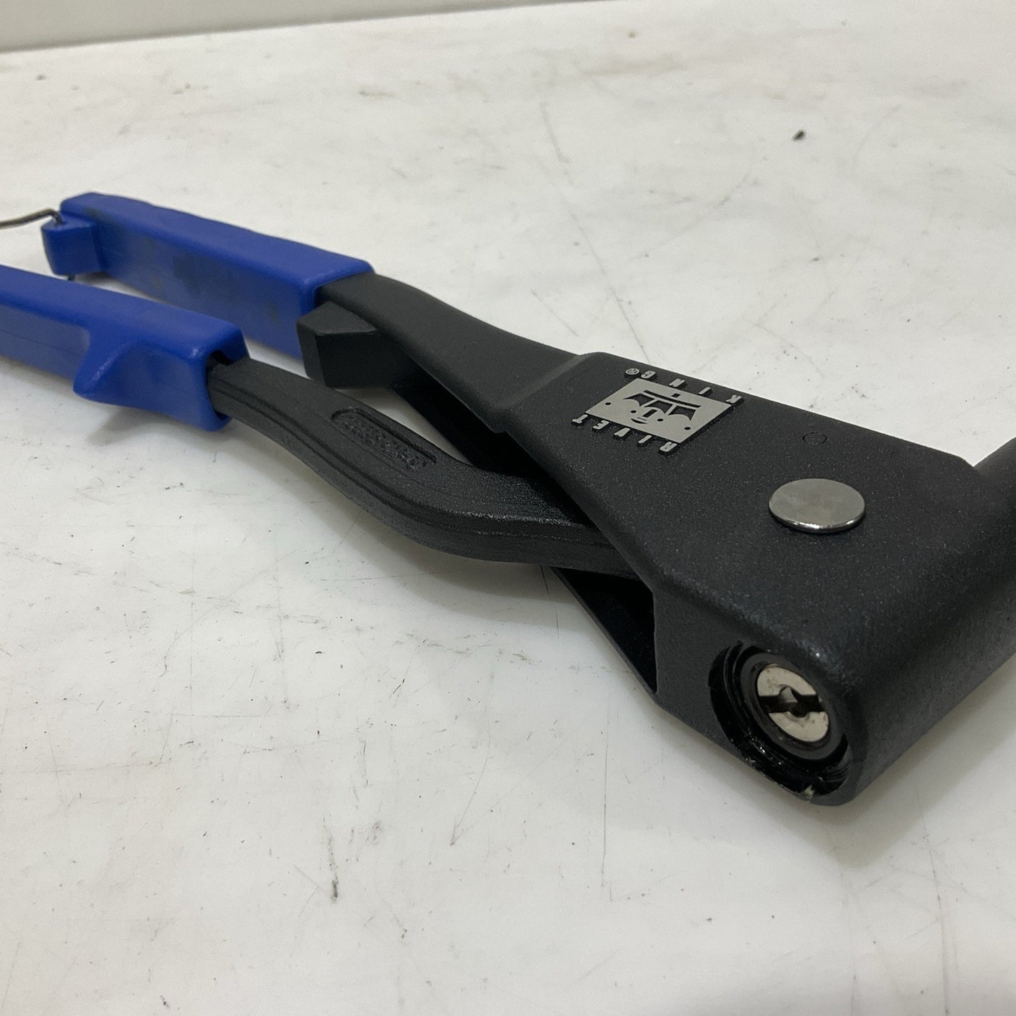 RIVET KING RK-20 RIVET GUN 3/16 IN MAX 1/4 IN NUT HAND 2 IN 1 COMB RIVET NUT T2M