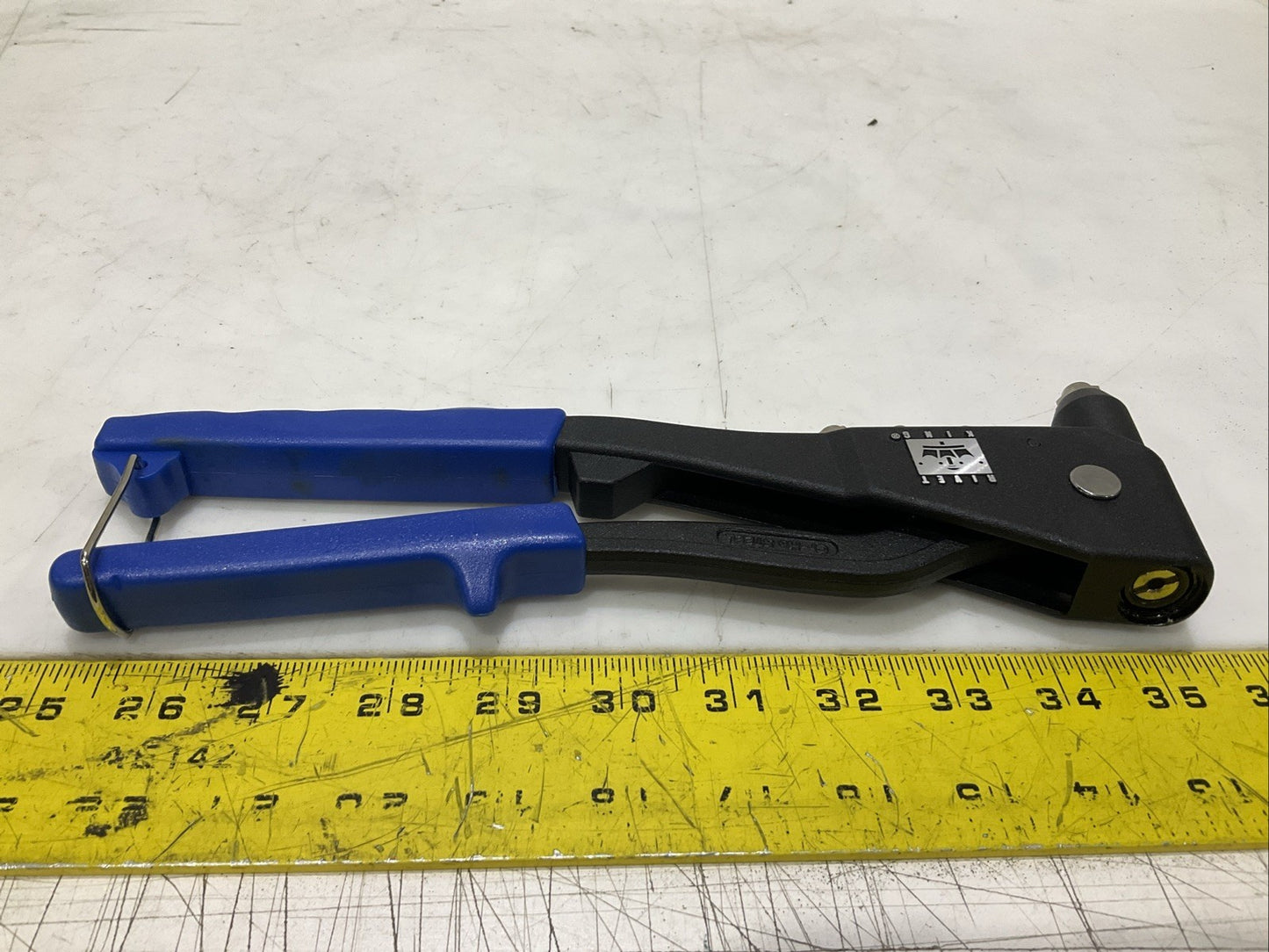 RIVET KING RK-20 RIVET GUN 3/16 IN MAX 1/4 IN NUT HAND 2 IN 1 COMB RIVET NUT T2M