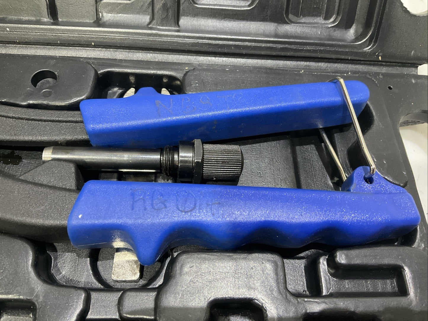 RIVET KING RK-20 RIVET GUN 3/16 IN MAX 1/4 IN NUT HAND 2 IN 1 COMB RIVET NUT T2M