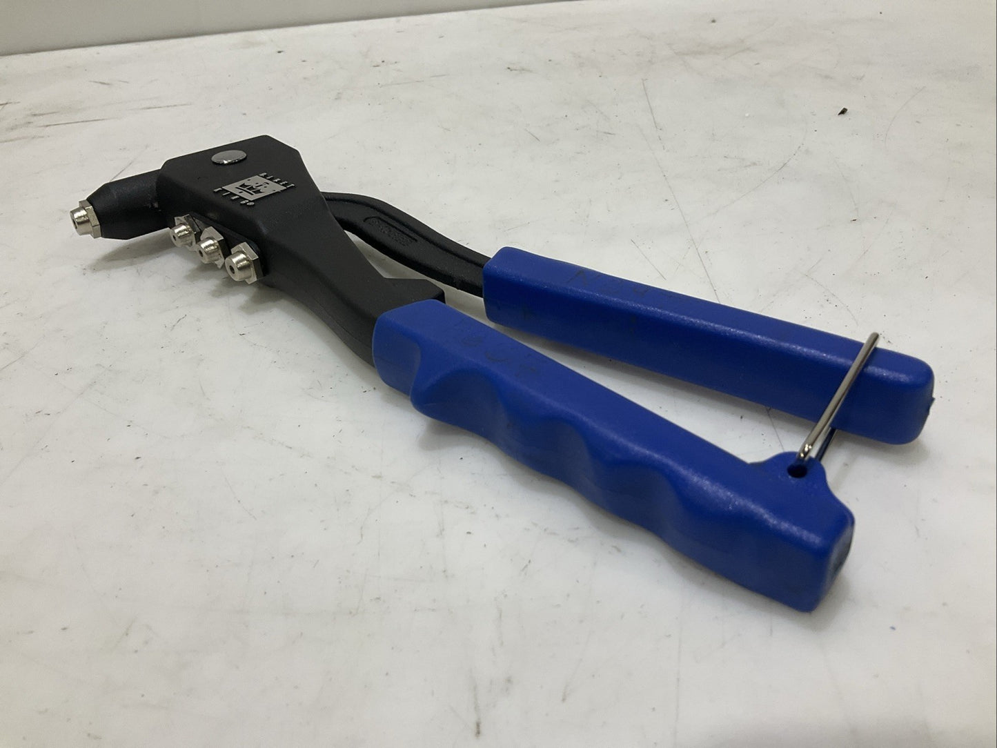 RIVET KING RK-20 RIVET GUN 3/16 IN MAX 1/4 IN NUT HAND 2 IN 1 COMB RIVET NUT T2M