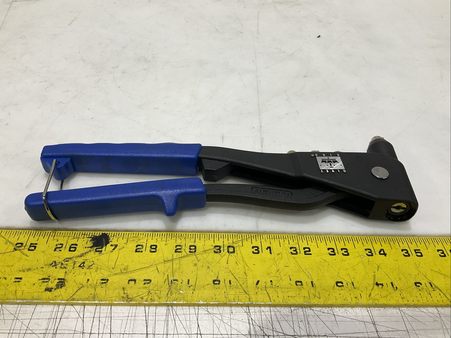 RIVET KING RK-20 RIVET GUN 3/16 IN MAX 1/4 IN NUT HAND 2 IN 1 COMB RIVET NUT T2M