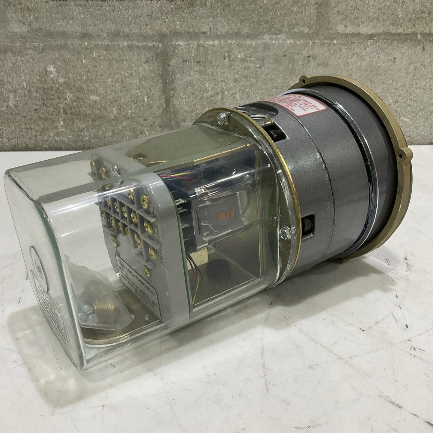 DWYER 43220 W03U CAPSU-PHOTOHELIC PRESSURE SWITCH/GAUGE 500 PSIG SERIES 43000 5W