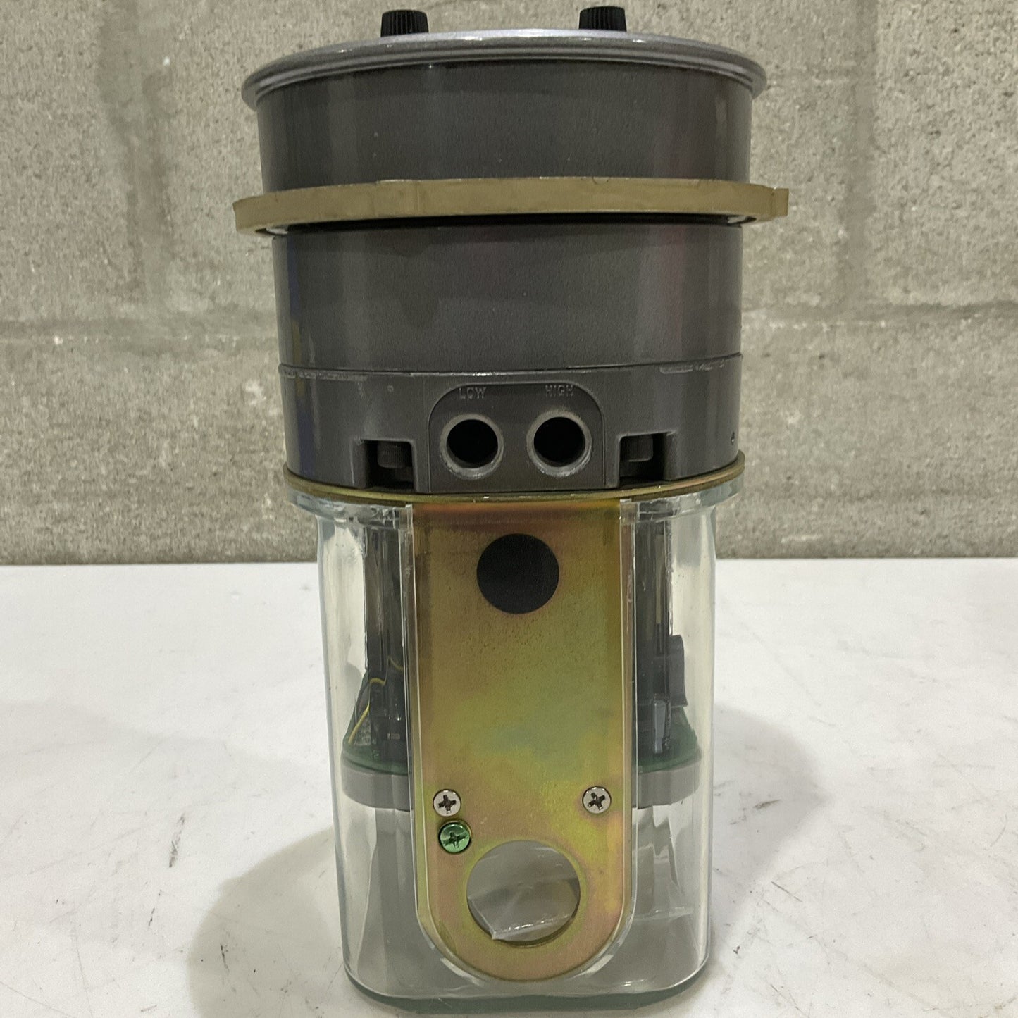 DWYER 43220 W03U CAPSU-PHOTOHELIC PRESSURE SWITCH/GAUGE 500 PSIG SERIES 43000 5W
