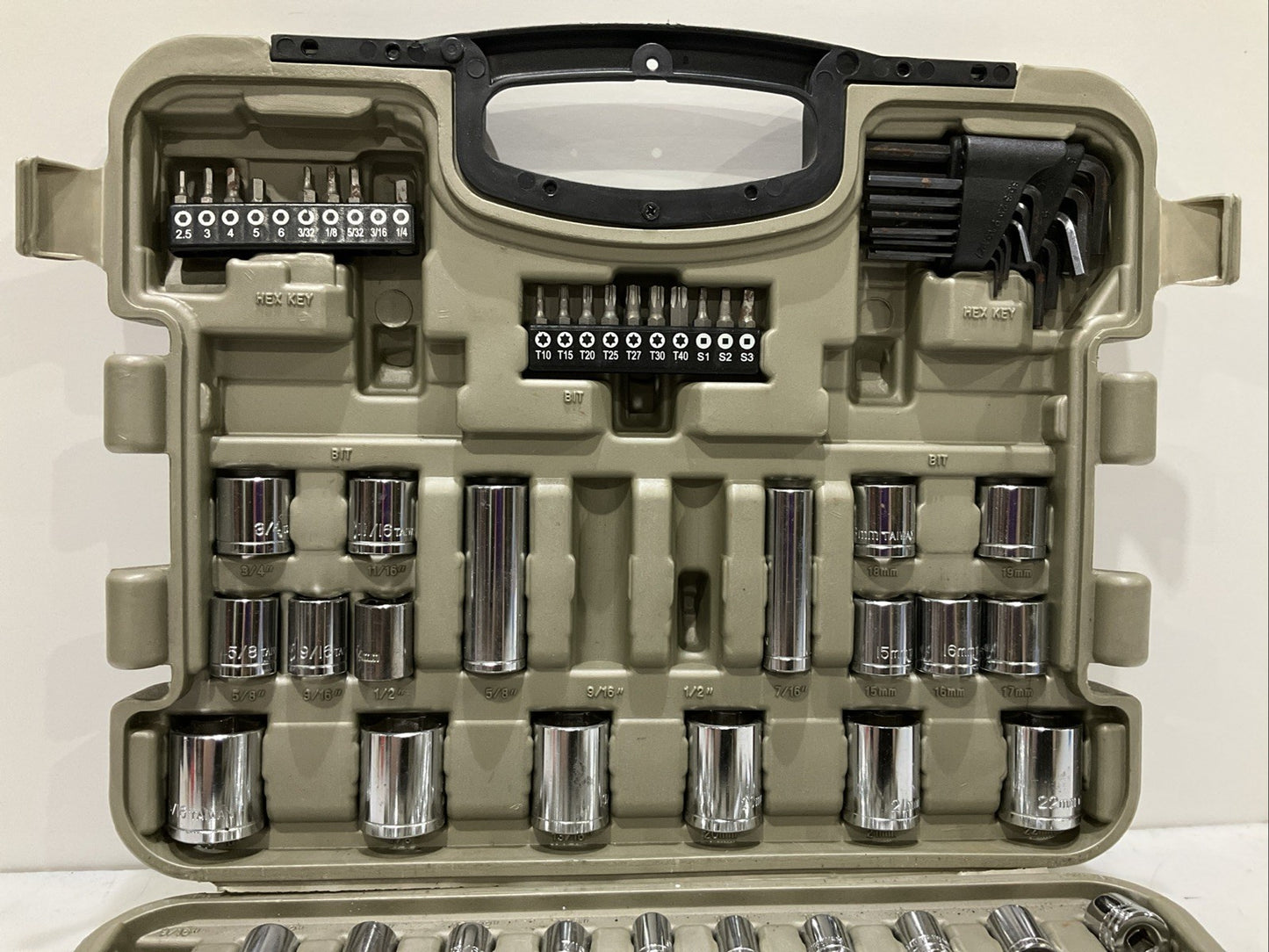 DR SOCKET JZ0028TA SET 1/4 IN, 3/8 IN, AND 1/2 IN 116 PIECE  - INCOMPLETE SET