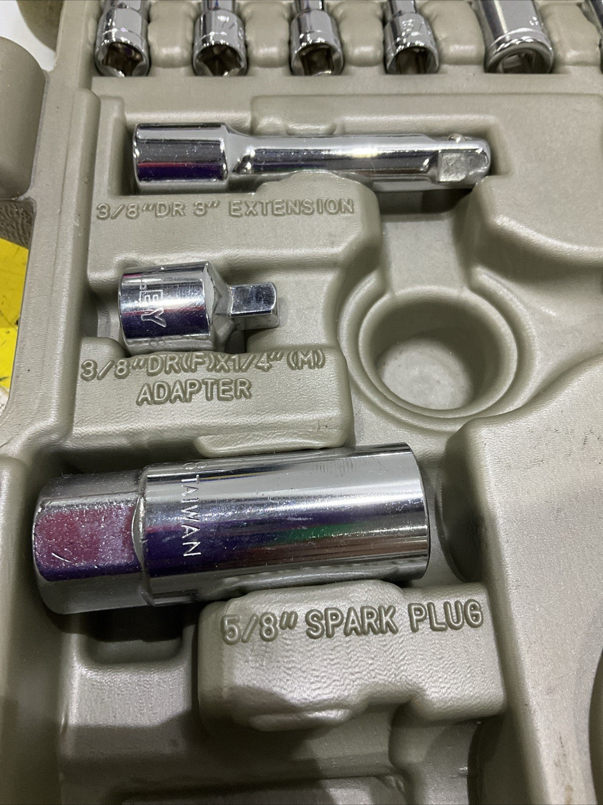 DR SOCKET JZ0028TA SET 1/4 IN, 3/8 IN, AND 1/2 IN 116 PIECE  - INCOMPLETE SET