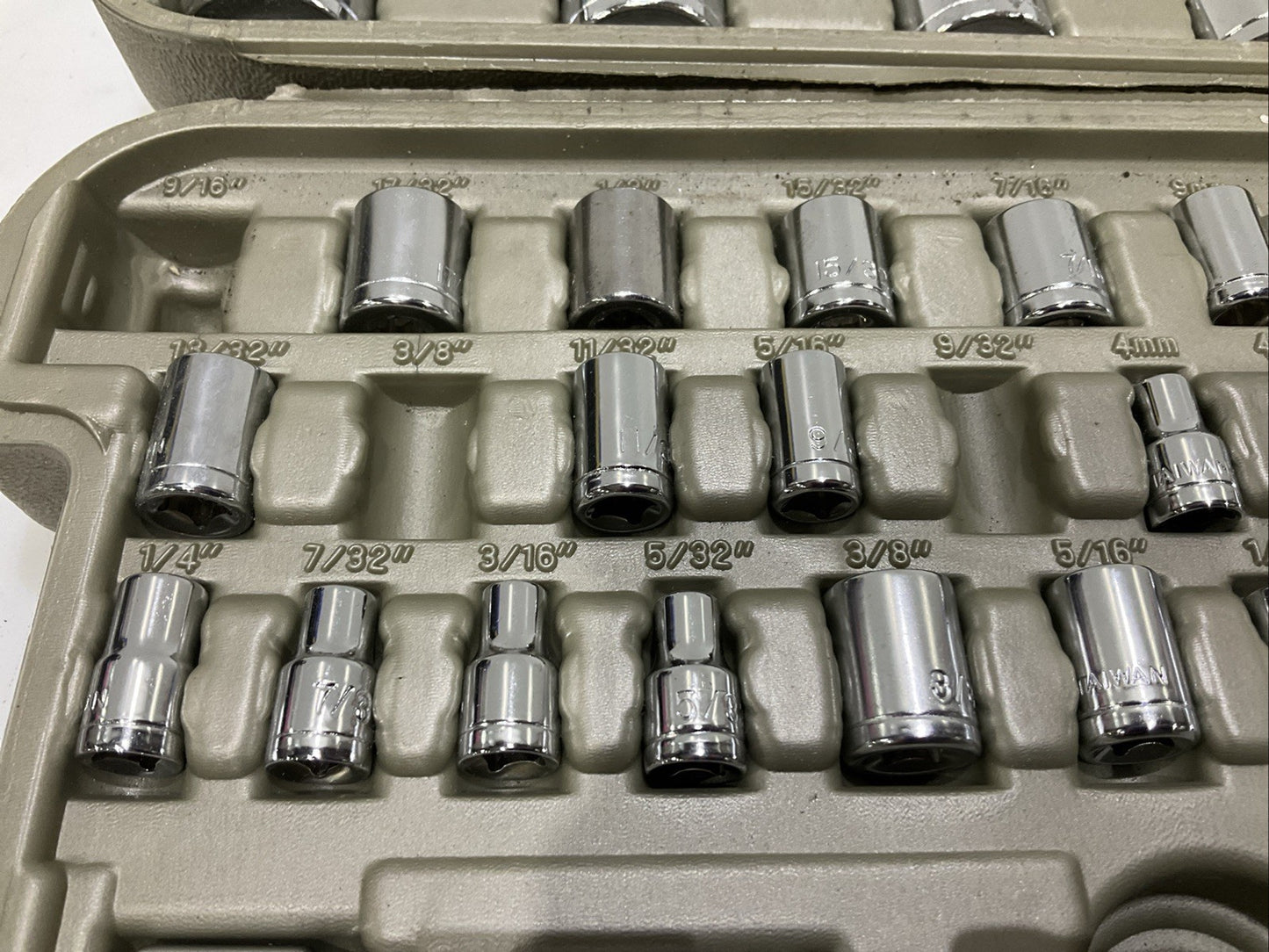 DR SOCKET JZ0028TA SET 1/4 IN, 3/8 IN, AND 1/2 IN 116 PIECE  - INCOMPLETE SET