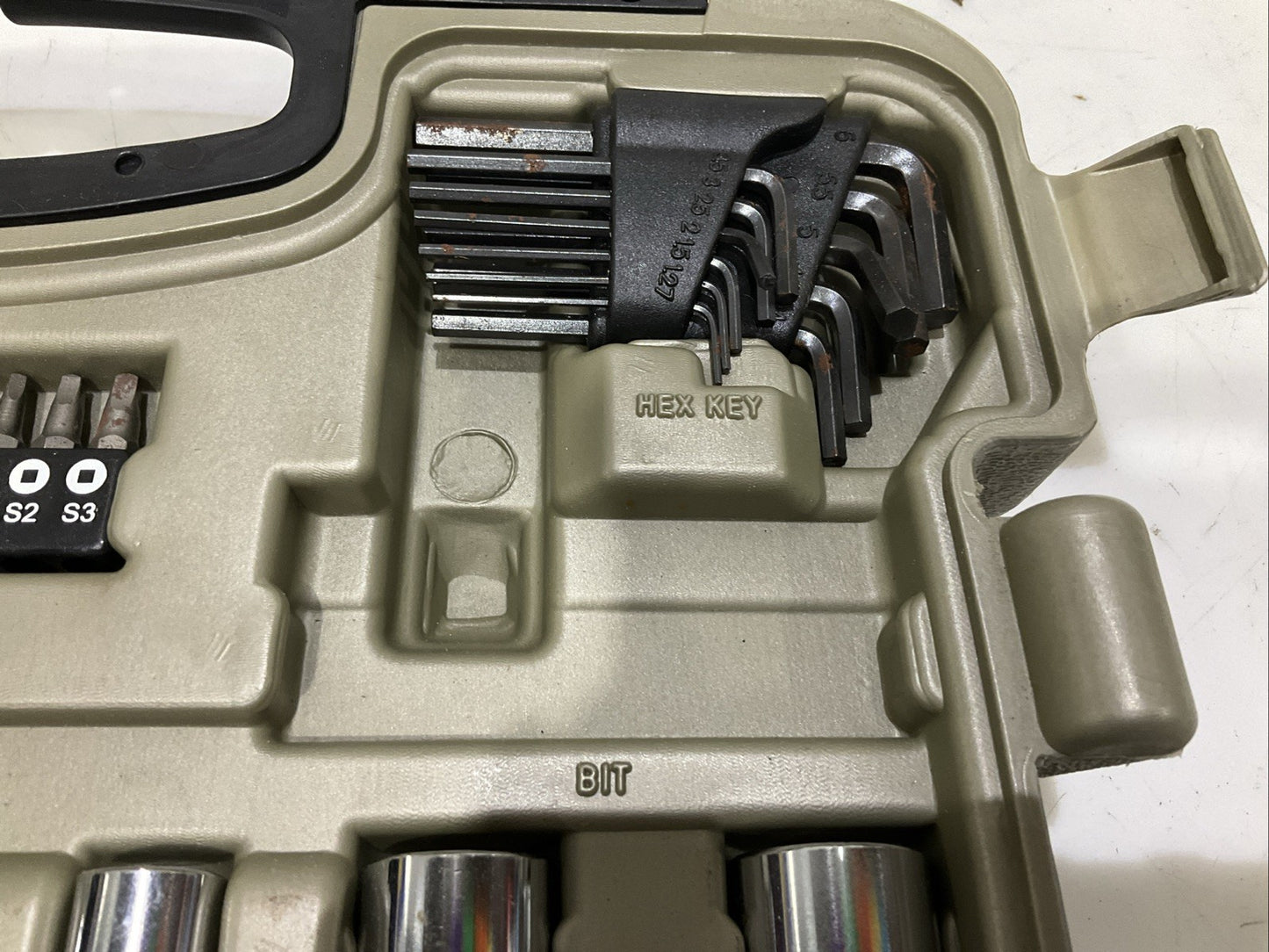 DR SOCKET JZ0028TA SET 1/4 IN, 3/8 IN, AND 1/2 IN 116 PIECE  - INCOMPLETE SET