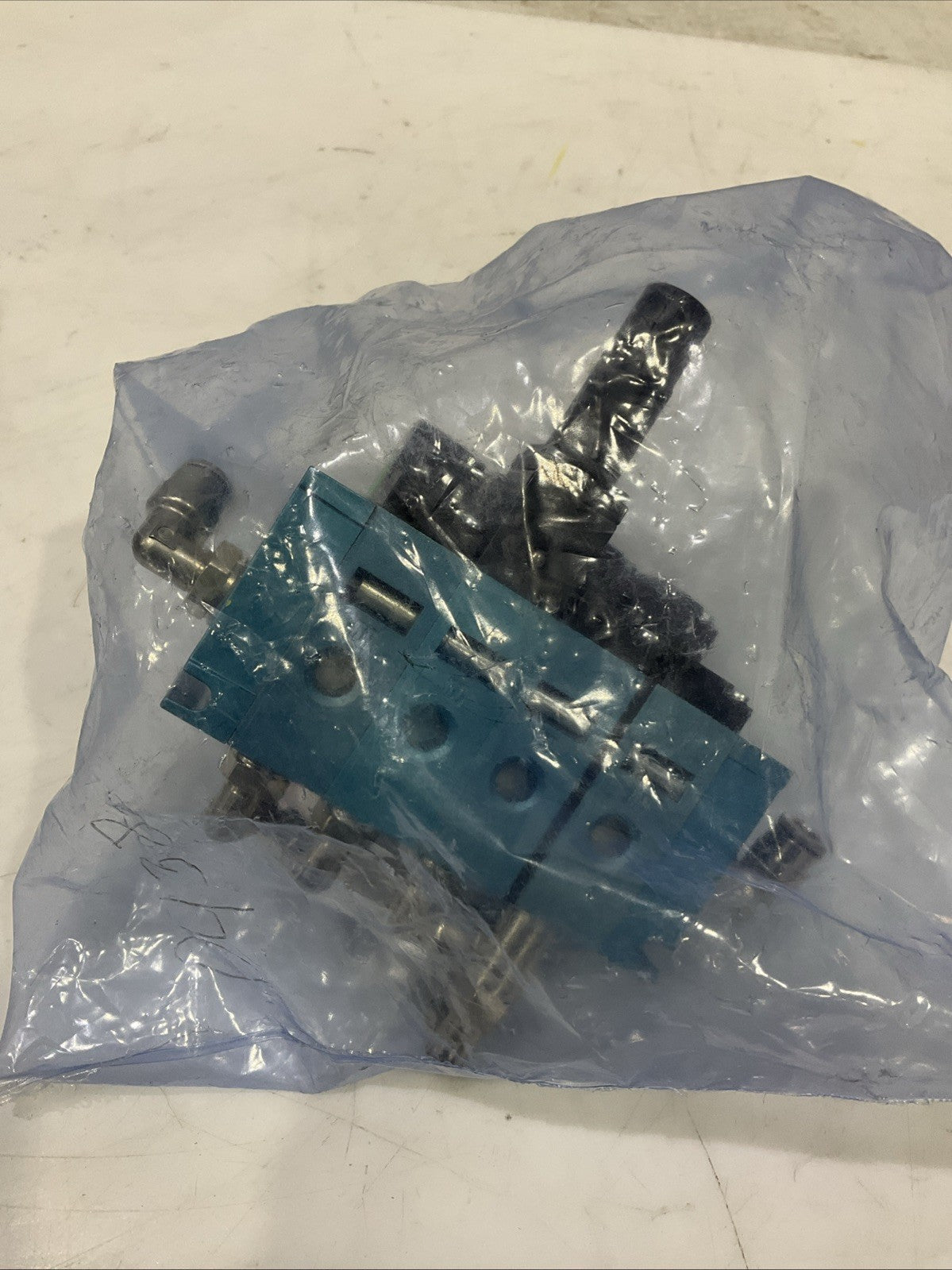 MAC  45A-LAC-DDAJ-1KG   4WAYS  2POSITION PNEUMATIC POPPET  SOLENOID  VALVE 24VDC