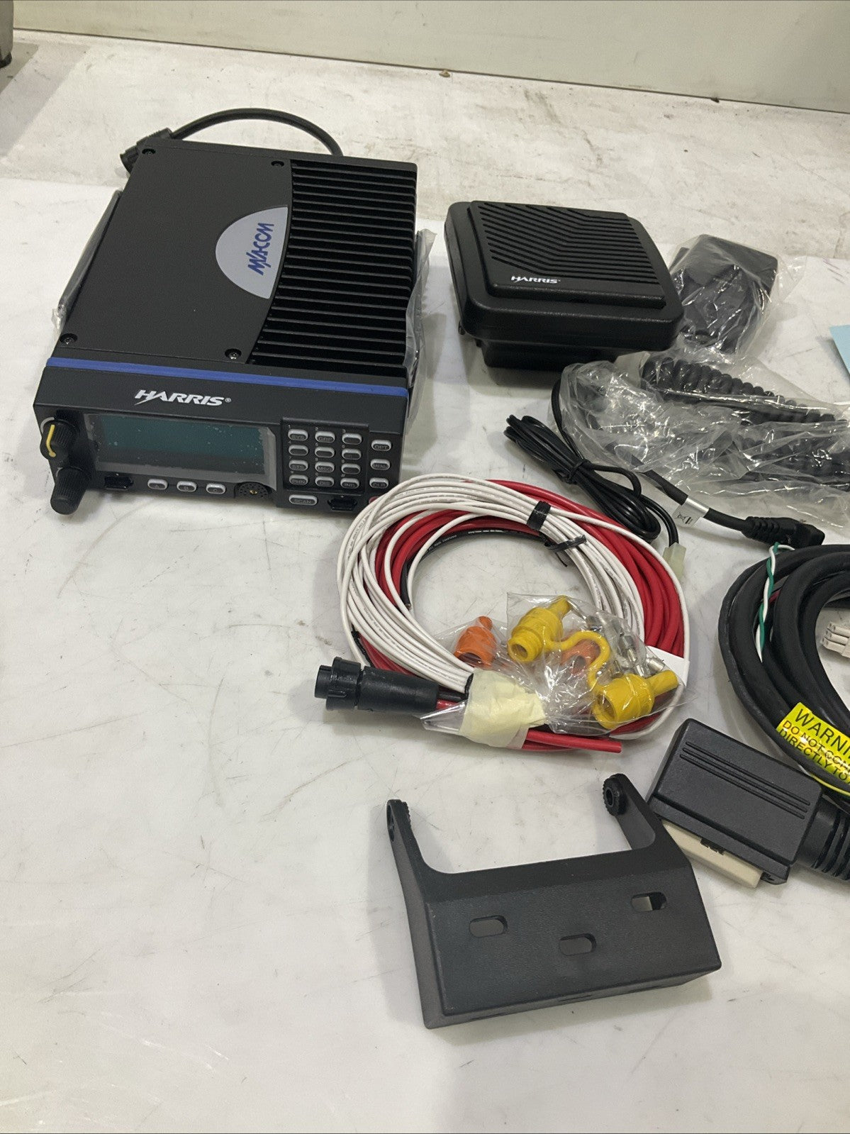 HARRIS M7300  MOBILE RADIO  VHF / 700-800MHZ FRONT AND  REMOTE MOUNT RADIO  B9S