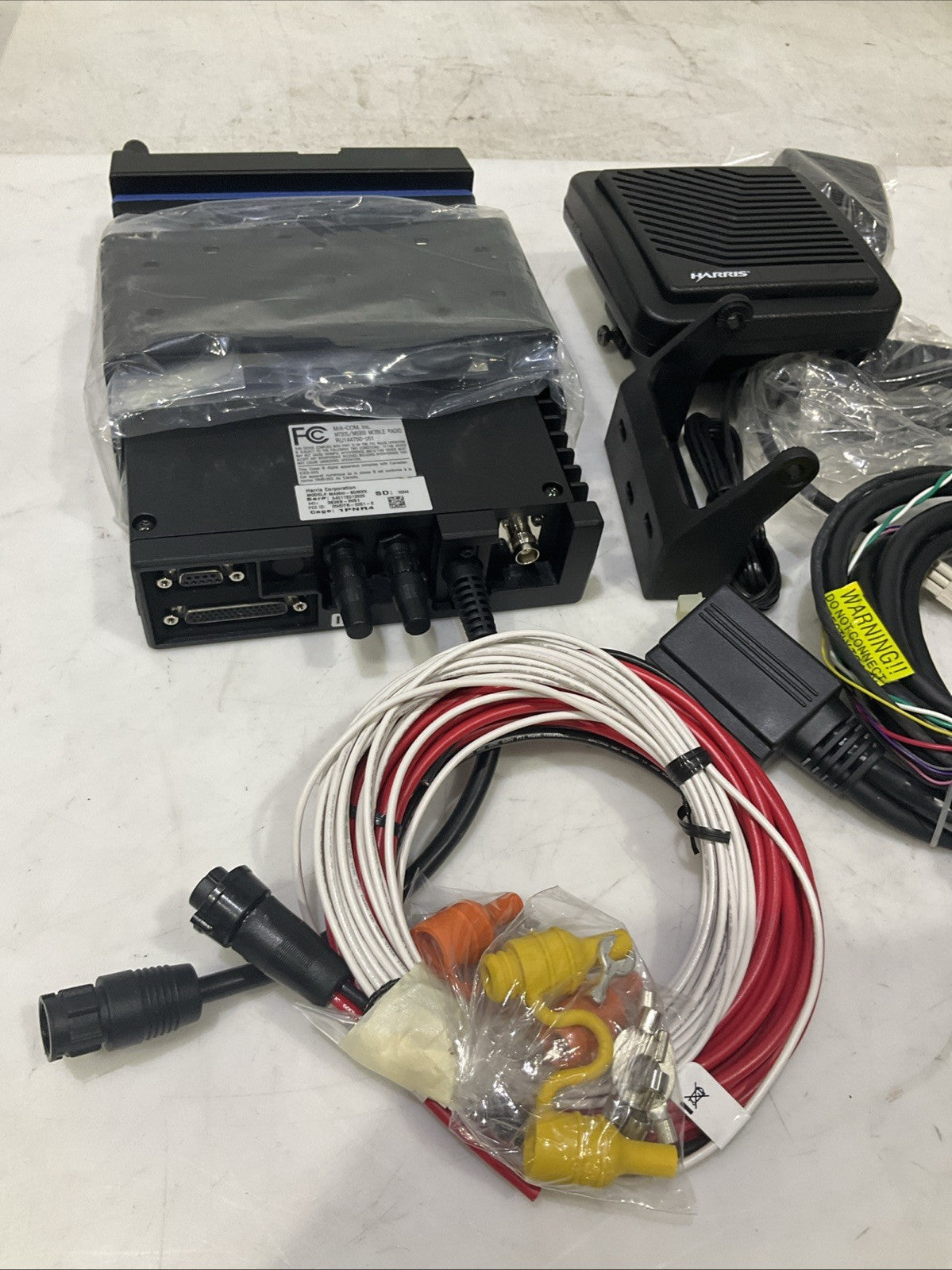 HARRIS M7300  MOBILE RADIO  VHF / 700-800MHZ FRONT AND  REMOTE MOUNT RADIO  B9S