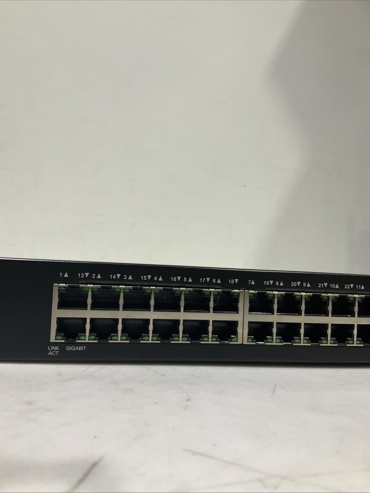 CISCO  SG500-28   28-PORT GIGABIT  STACKABLE MANAGED  SWITCH  B9S
